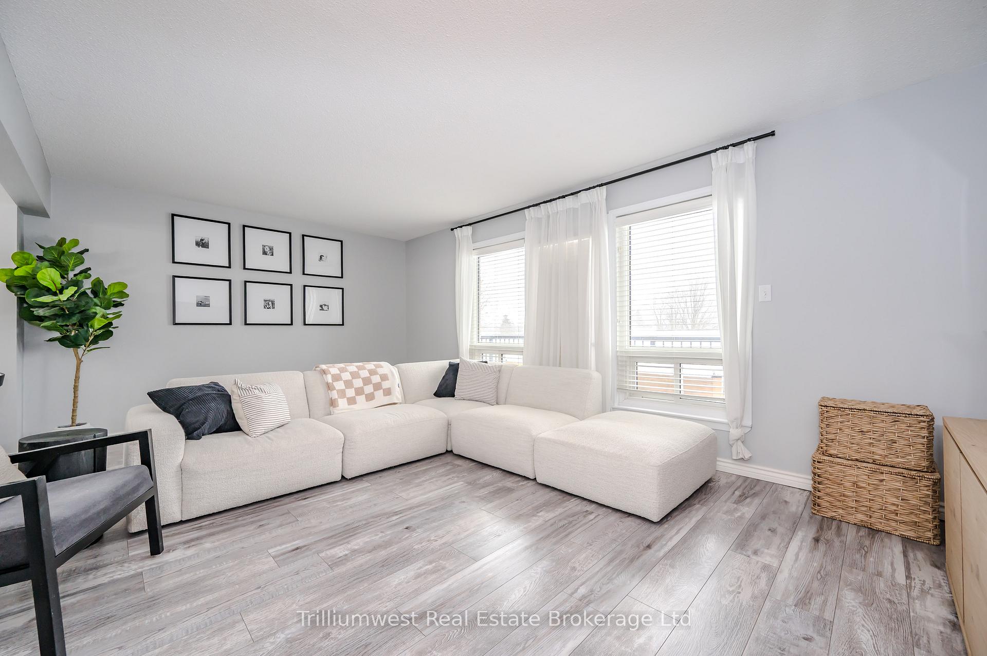 Photo 13 of 16 Woodridge Drive, Guelph, Willow West/Sugarbush/West Acres — HOMEH