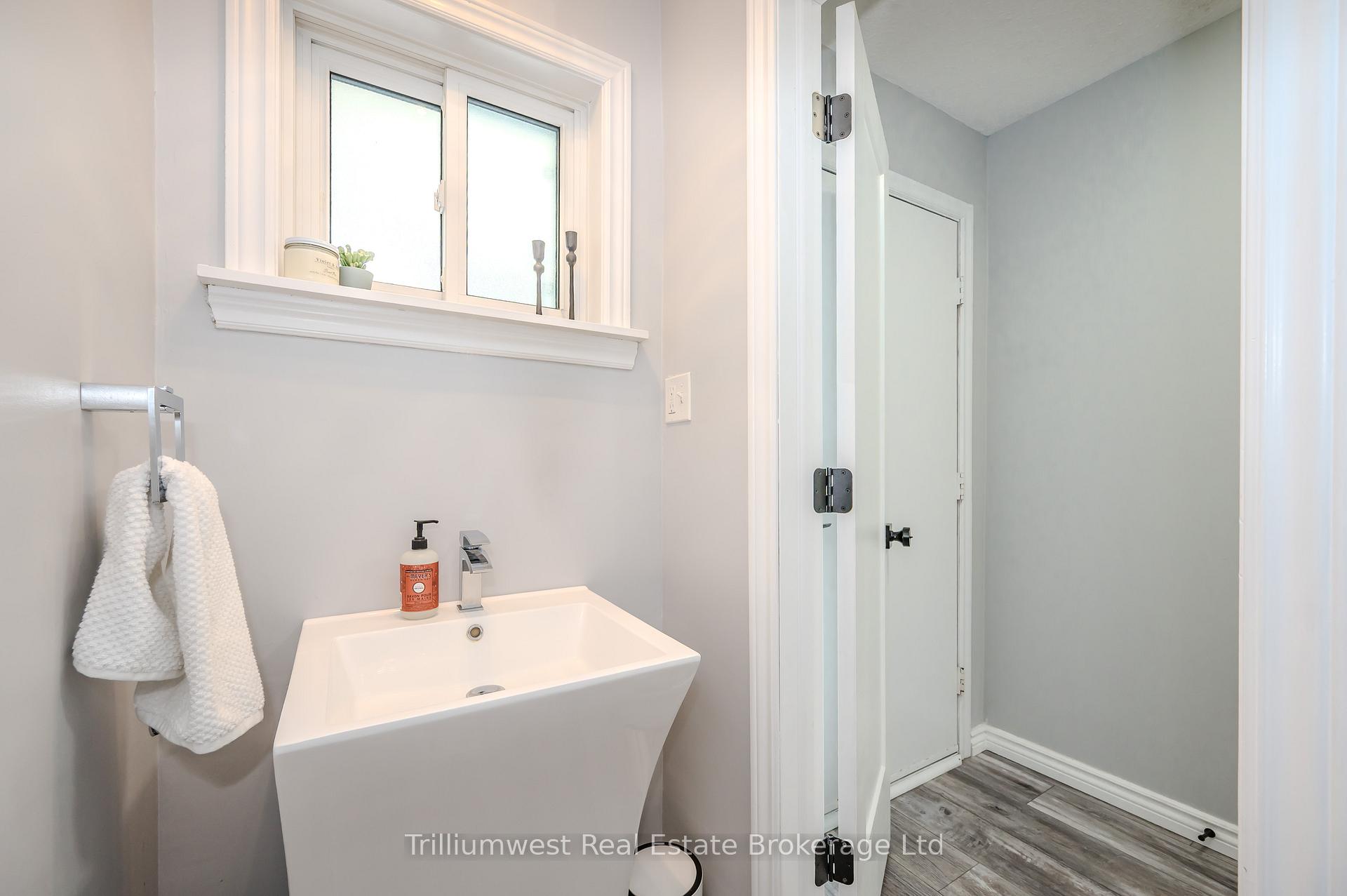 Photo 16 of 16 Woodridge Drive, Guelph, Willow West/Sugarbush/West Acres — HOMEH