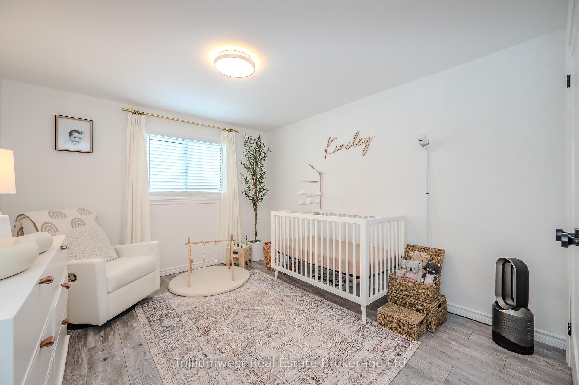 Photo 18 of 16 Woodridge Drive, Guelph, Willow West/Sugarbush/West Acres — HOMEH