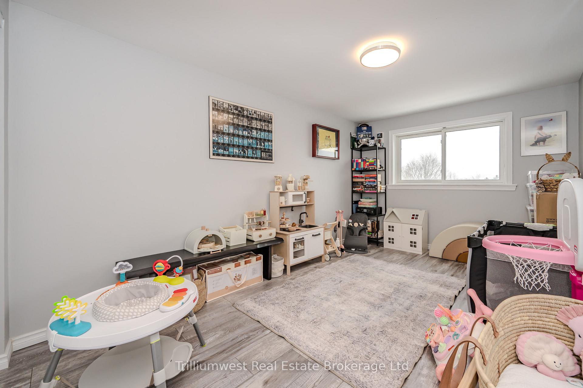 Photo 20 of 16 Woodridge Drive, Guelph, Willow West/Sugarbush/West Acres — HOMEH