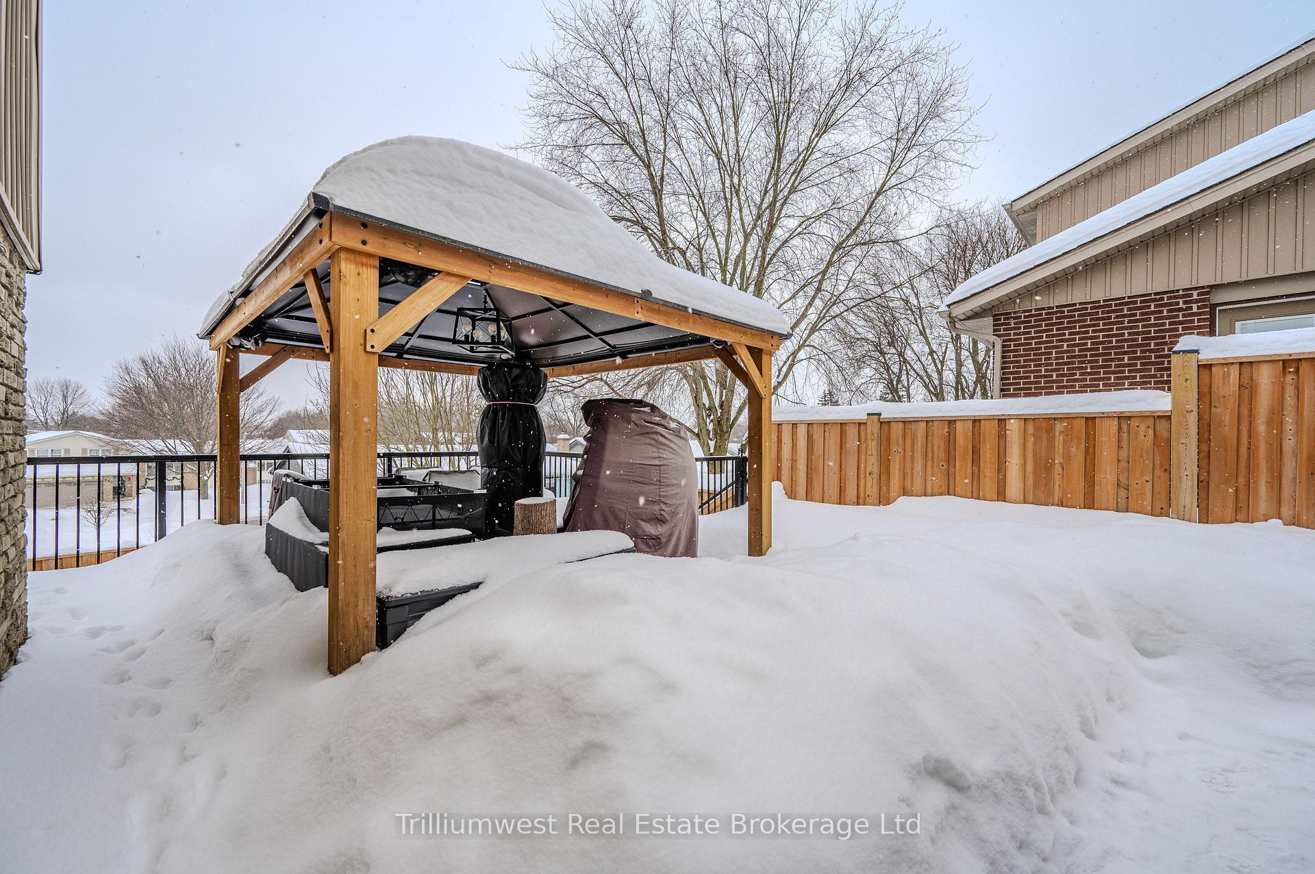 Photo 28 of 16 Woodridge Drive, Guelph, Willow West/Sugarbush/West Acres — HOMEH