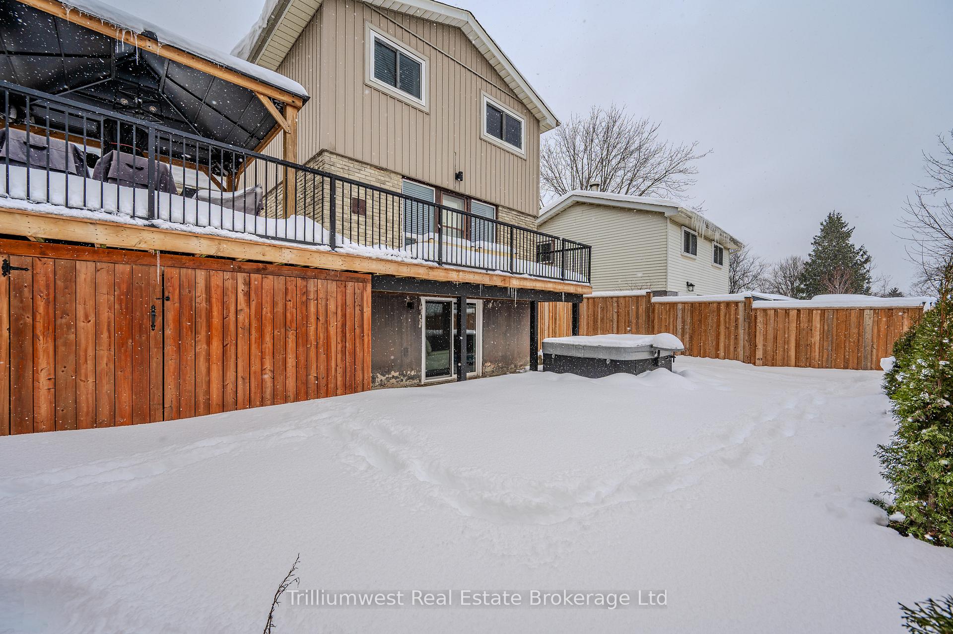Photo 32 of 16 Woodridge Drive, Guelph, Willow West/Sugarbush/West Acres — HOMEH