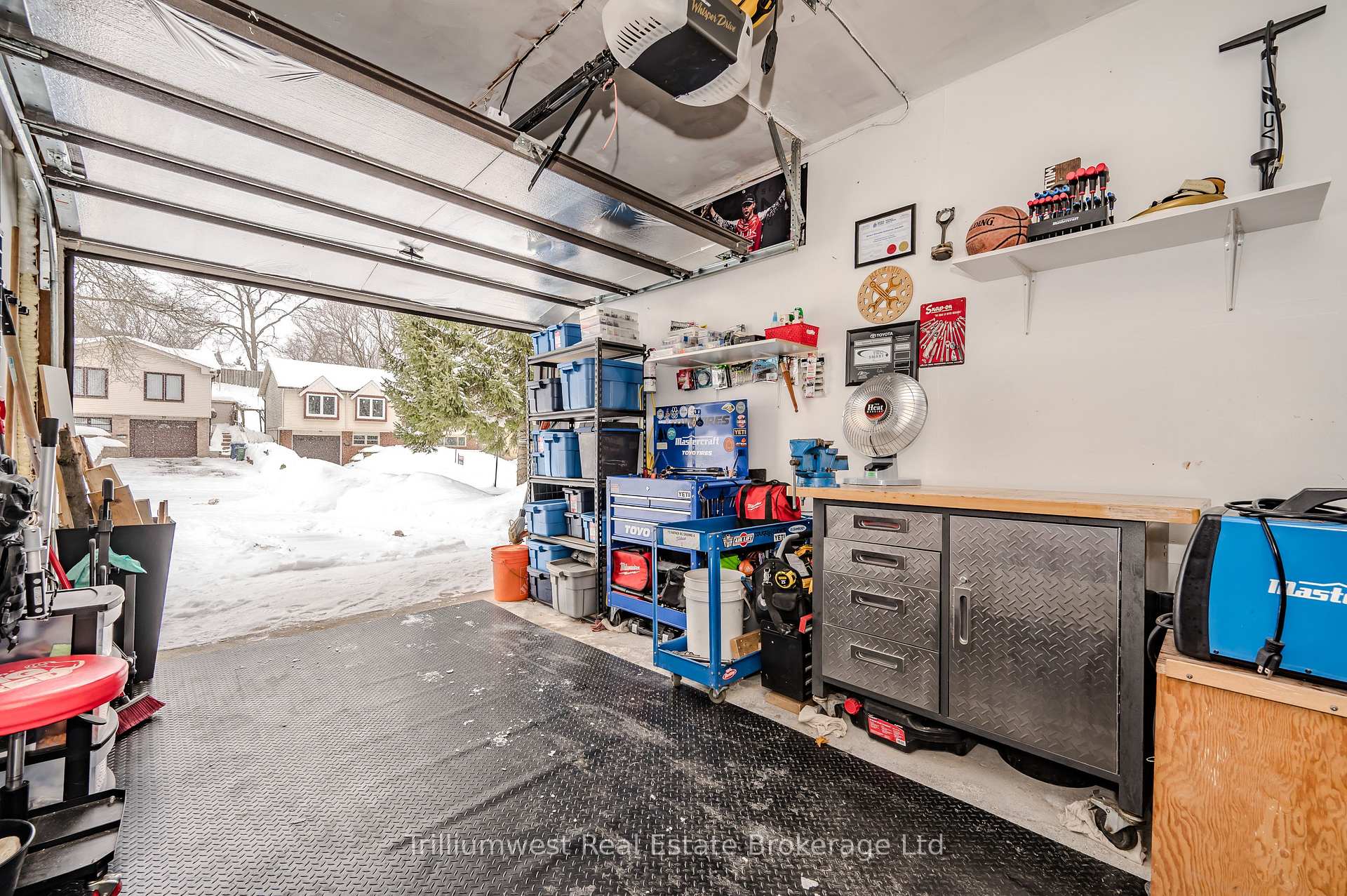 Photo 33 of 16 Woodridge Drive, Guelph, Willow West/Sugarbush/West Acres — HOMEH