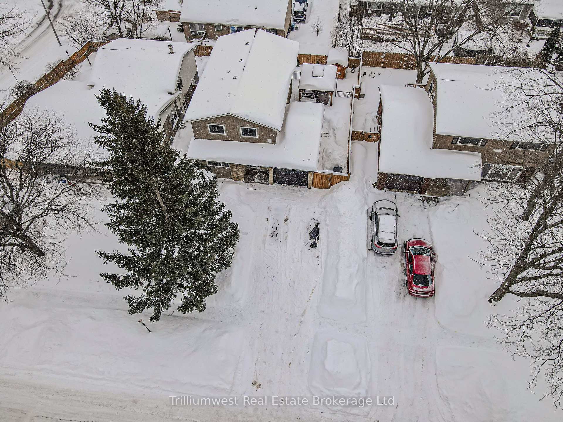 Photo 35 of 16 Woodridge Drive, Guelph, Willow West/Sugarbush/West Acres — HOMEH