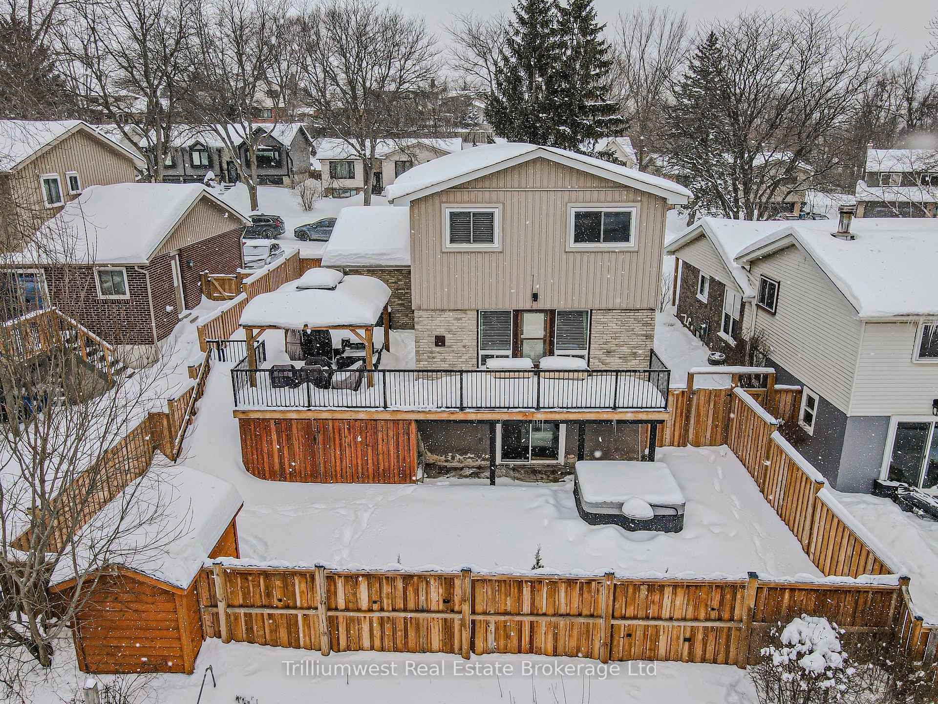 Photo 36 of 16 Woodridge Drive, Guelph, Willow West/Sugarbush/West Acres — HOMEH