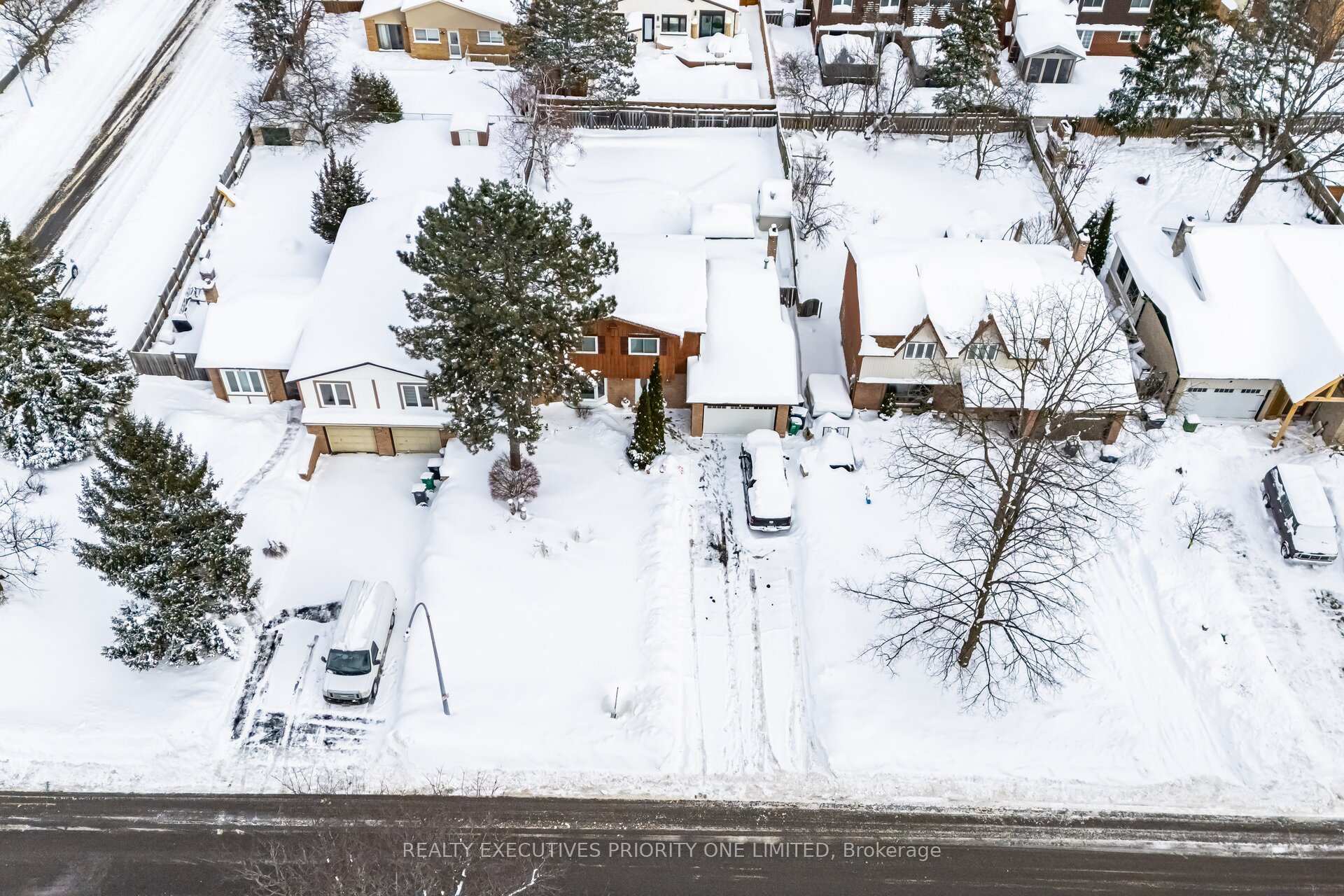 Photo 2 of 365 Kingsview Drive, Caledon, Bolton North — HOMEH