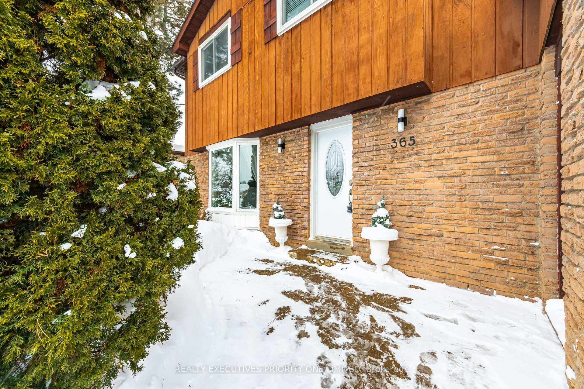 Photo 4 of 365 Kingsview Drive, Caledon, Bolton North — HOMEH