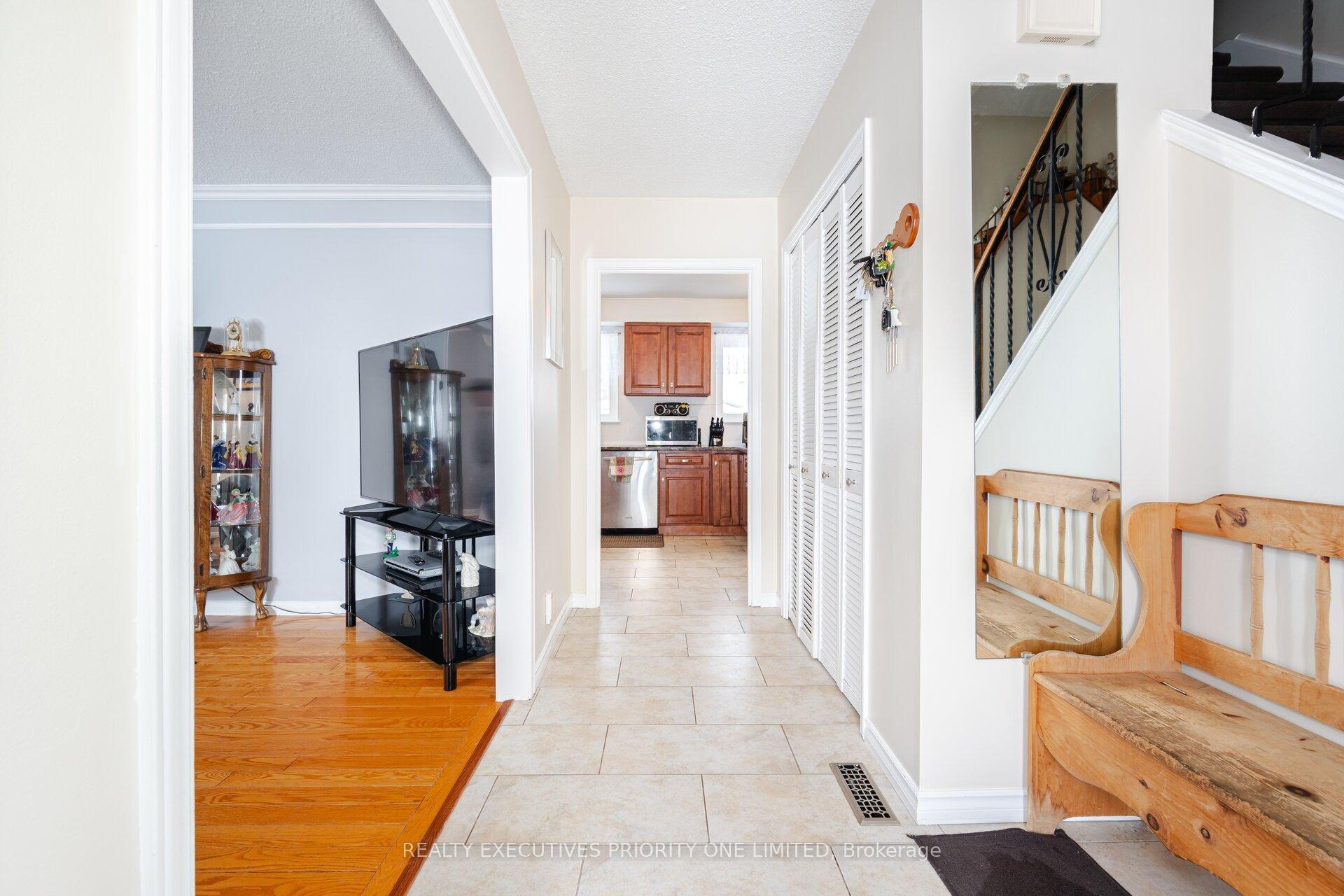 Photo 6 of 365 Kingsview Drive, Caledon, Bolton North — HOMEH