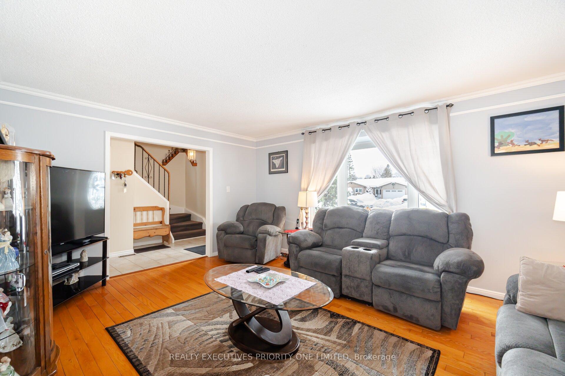 Photo 7 of 365 Kingsview Drive, Caledon, Bolton North — HOMEH