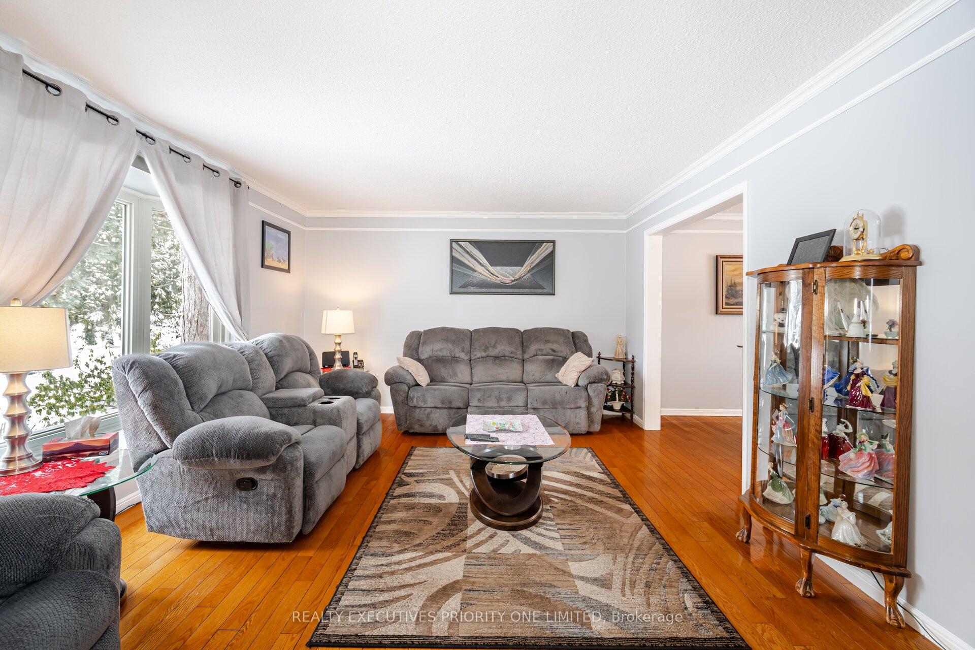 Photo 8 of 365 Kingsview Drive, Caledon, Bolton North — HOMEH