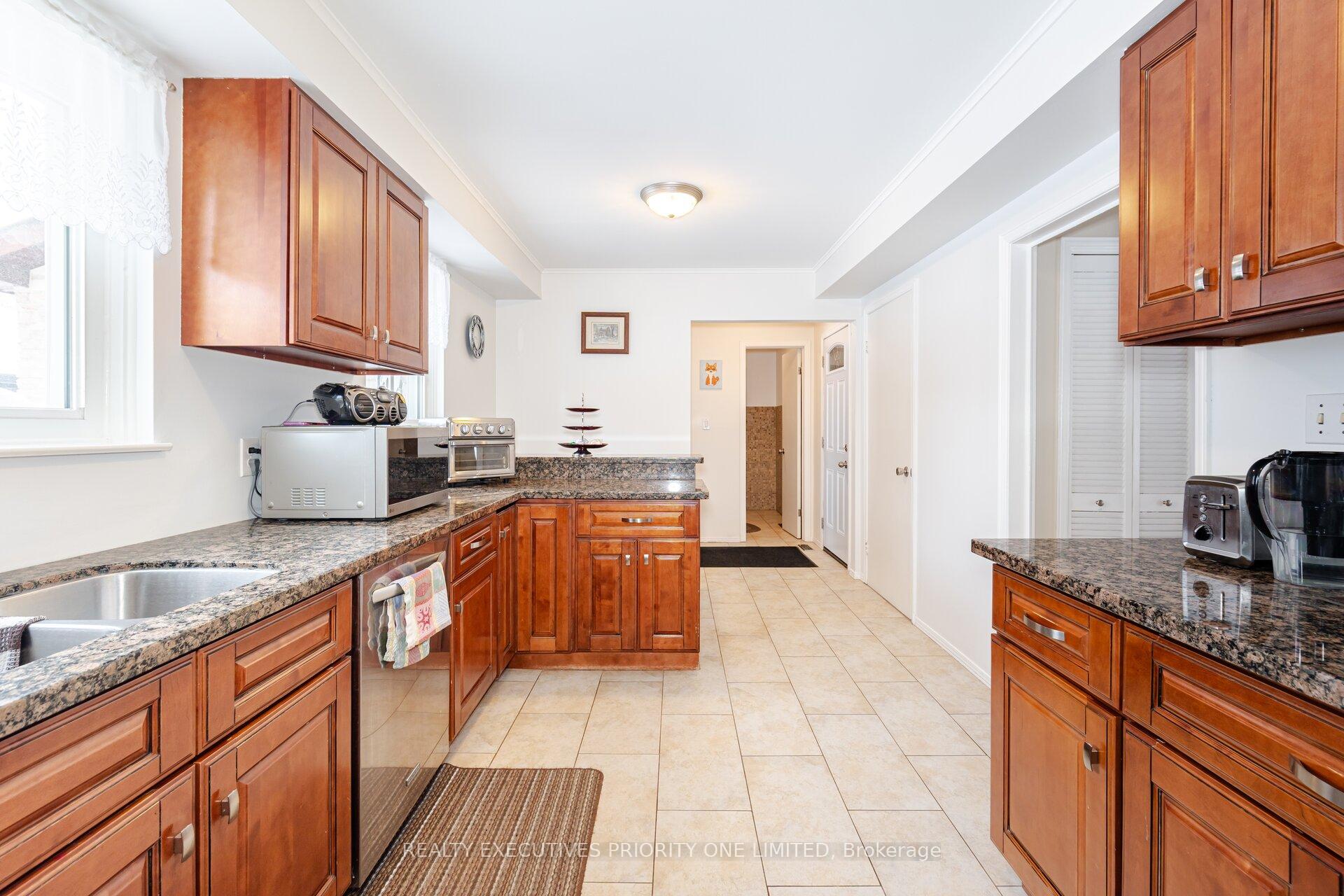 Photo 12 of 365 Kingsview Drive, Caledon, Bolton North — HOMEH
