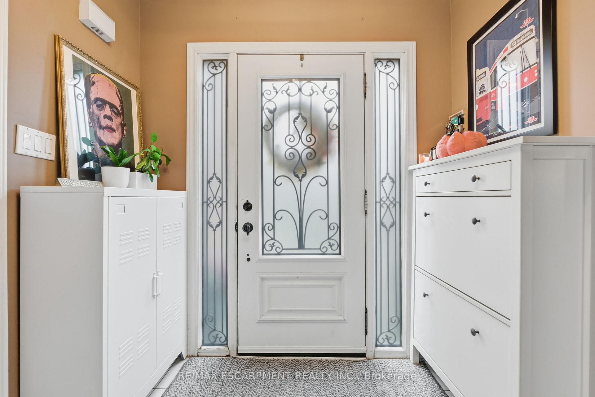Photo 3 of 113 Brian Boulevard, Hamilton, Waterdown — HOMEH