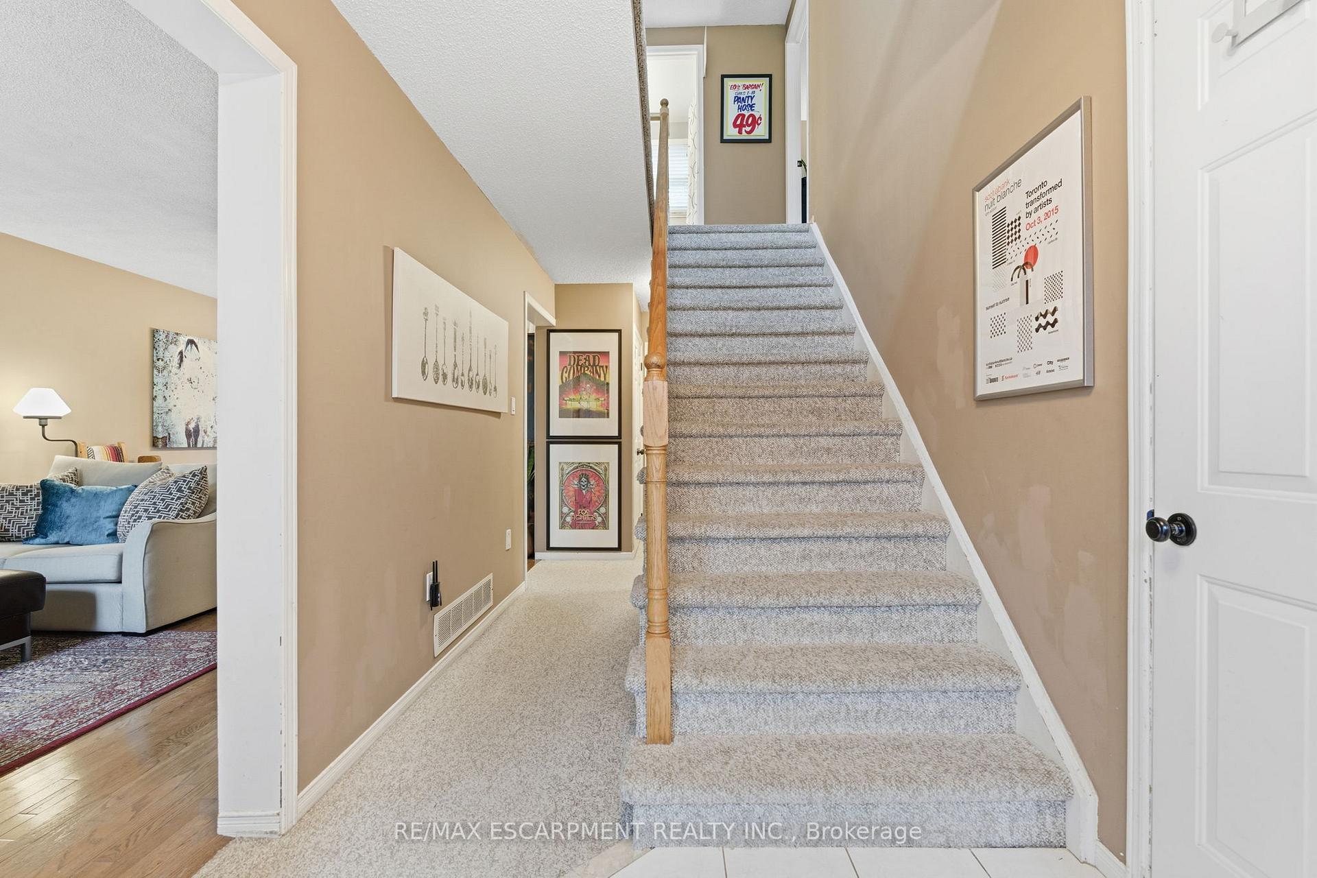 Photo 4 of 113 Brian Boulevard, Hamilton, Waterdown — HOMEH