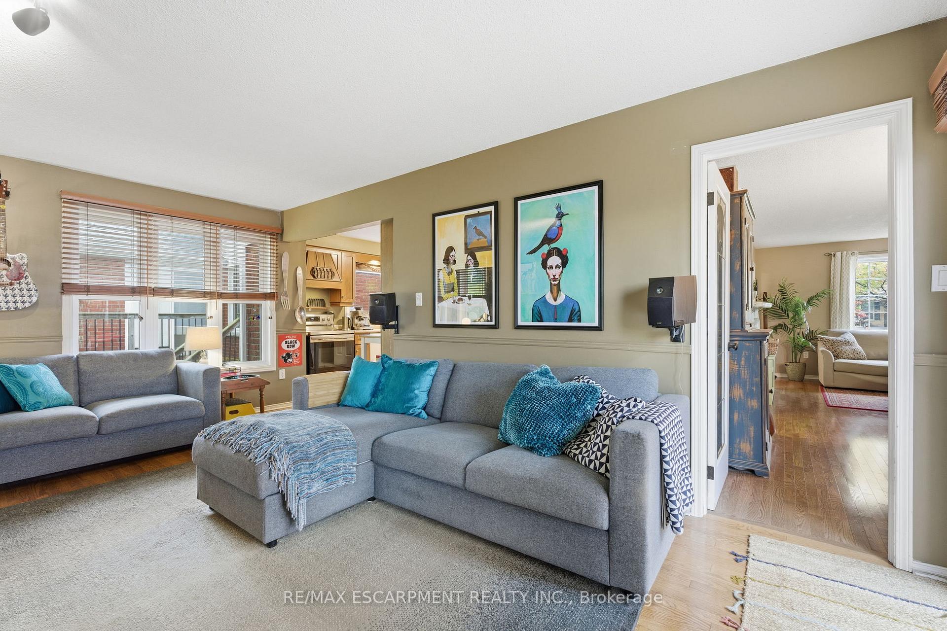 Photo 10 of 113 Brian Boulevard, Hamilton, Waterdown — HOMEH