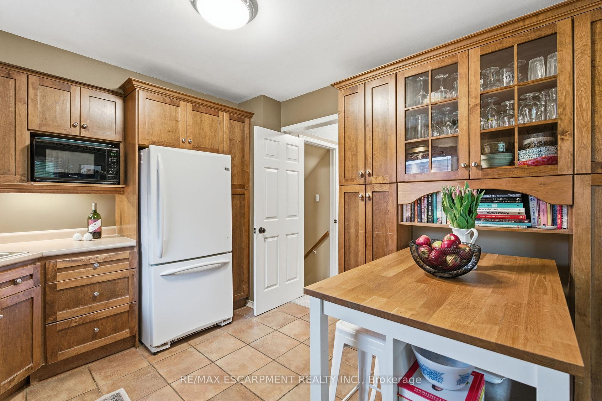 Photo 13 of 113 Brian Boulevard, Hamilton, Waterdown — HOMEH