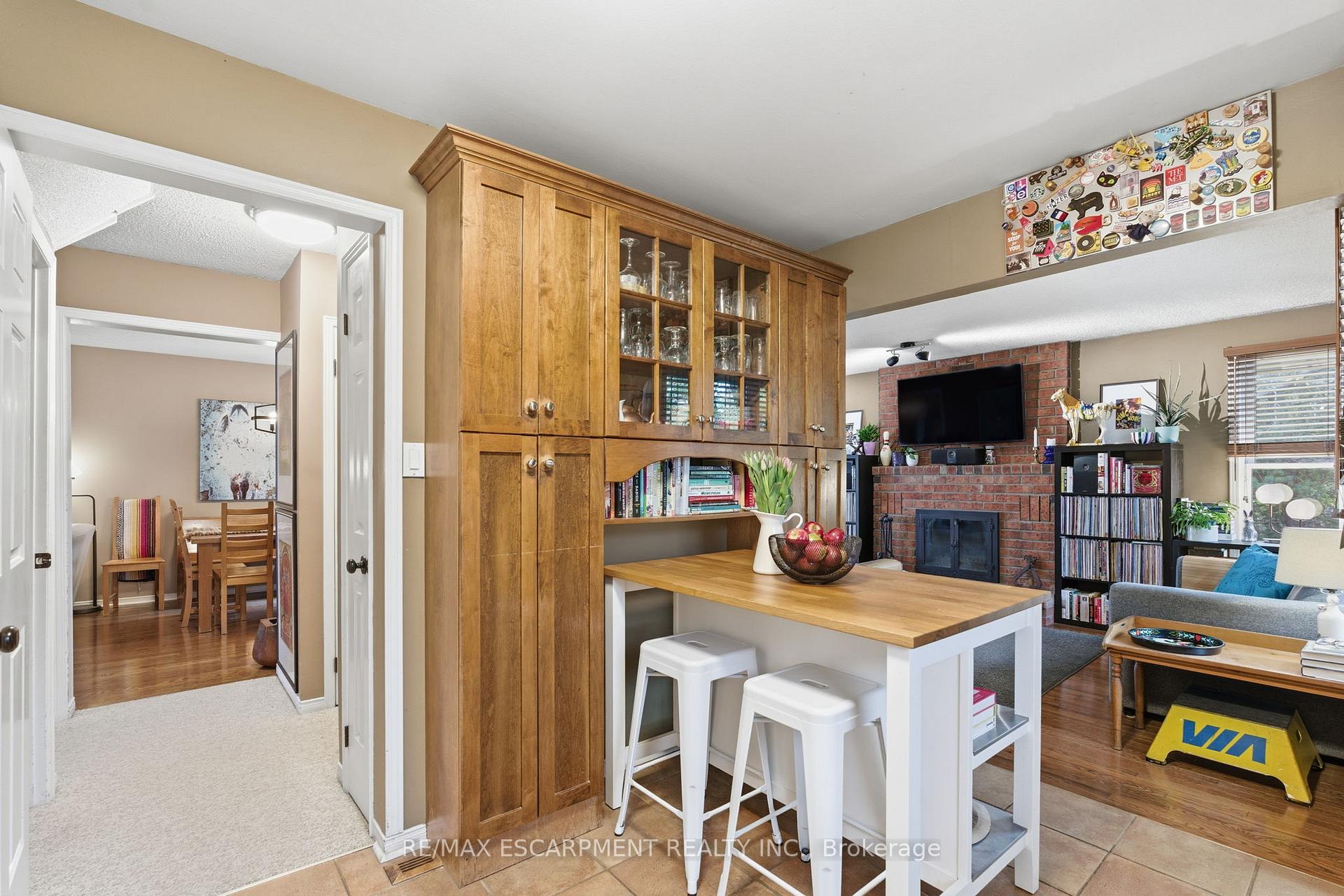 Photo 14 of 113 Brian Boulevard, Hamilton, Waterdown — HOMEH