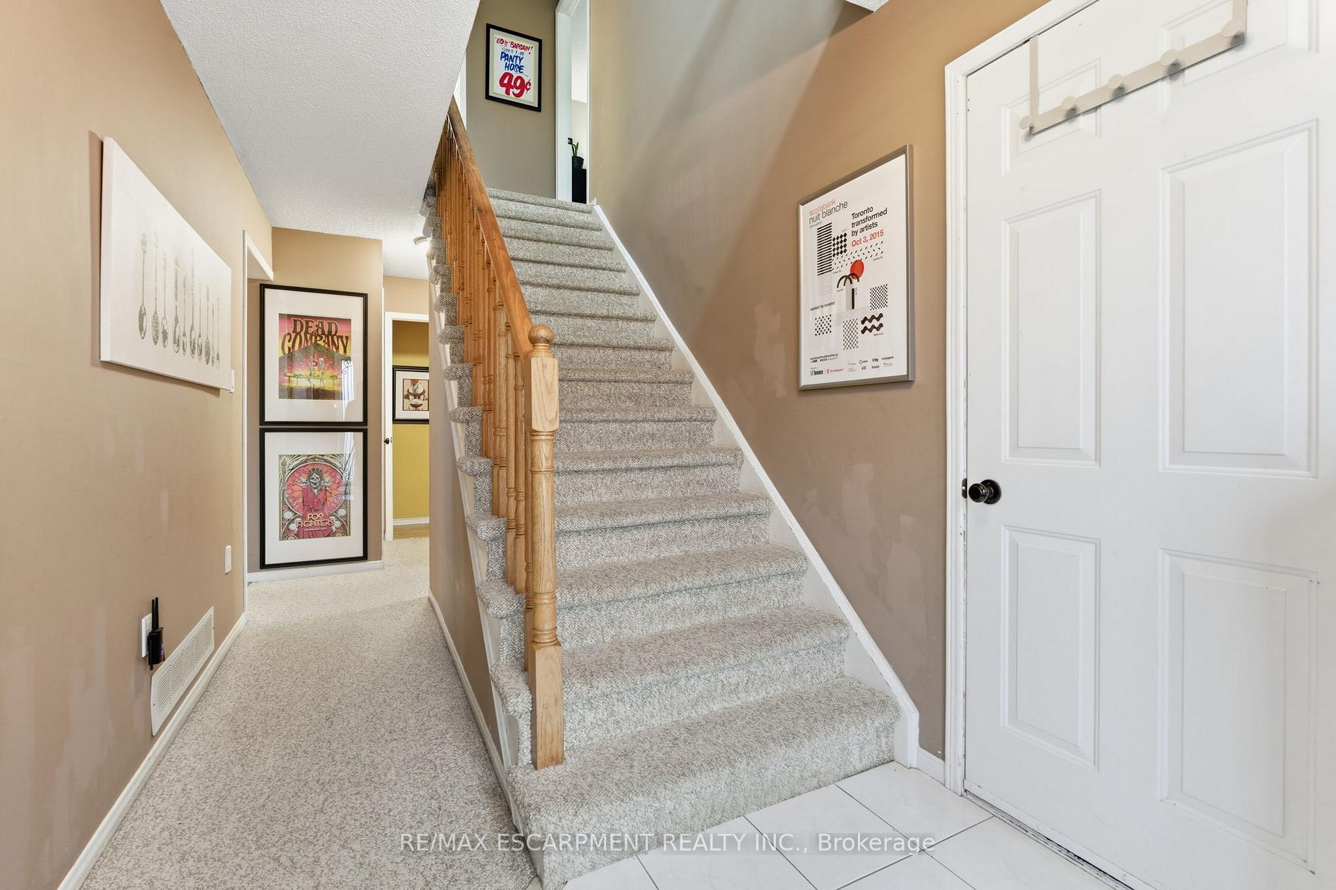 Photo 16 of 113 Brian Boulevard, Hamilton, Waterdown — HOMEH