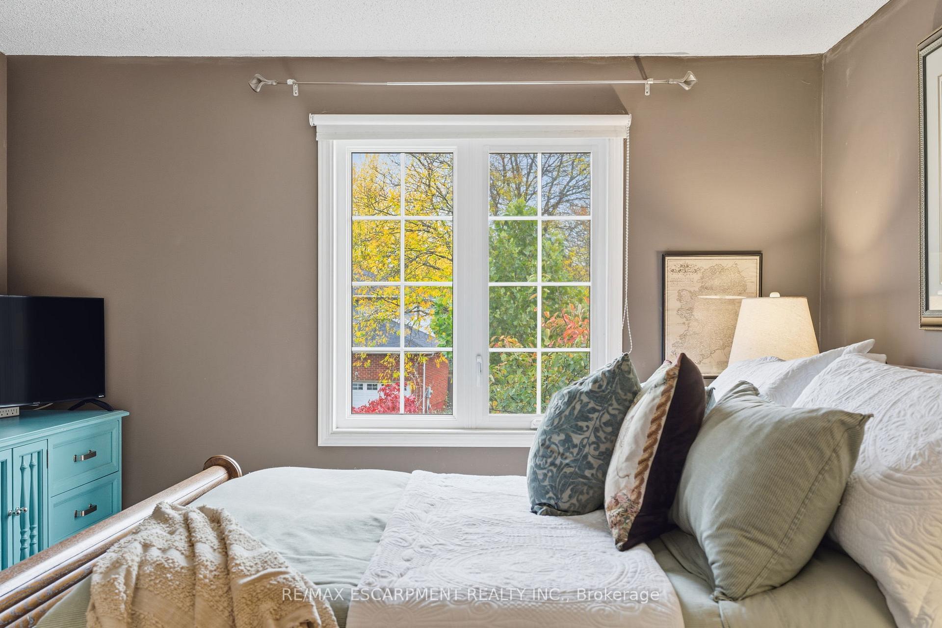 Photo 18 of 113 Brian Boulevard, Hamilton, Waterdown — HOMEH