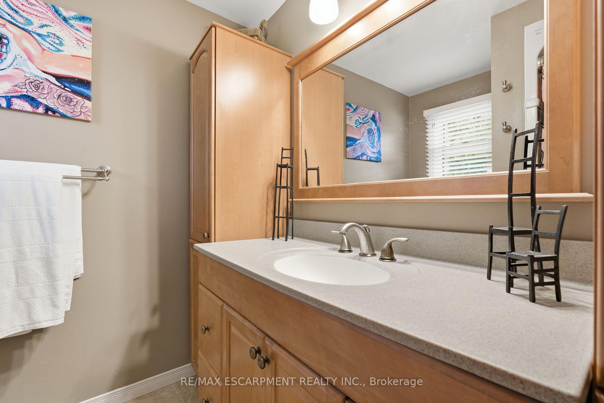 Photo 20 of 113 Brian Boulevard, Hamilton, Waterdown — HOMEH