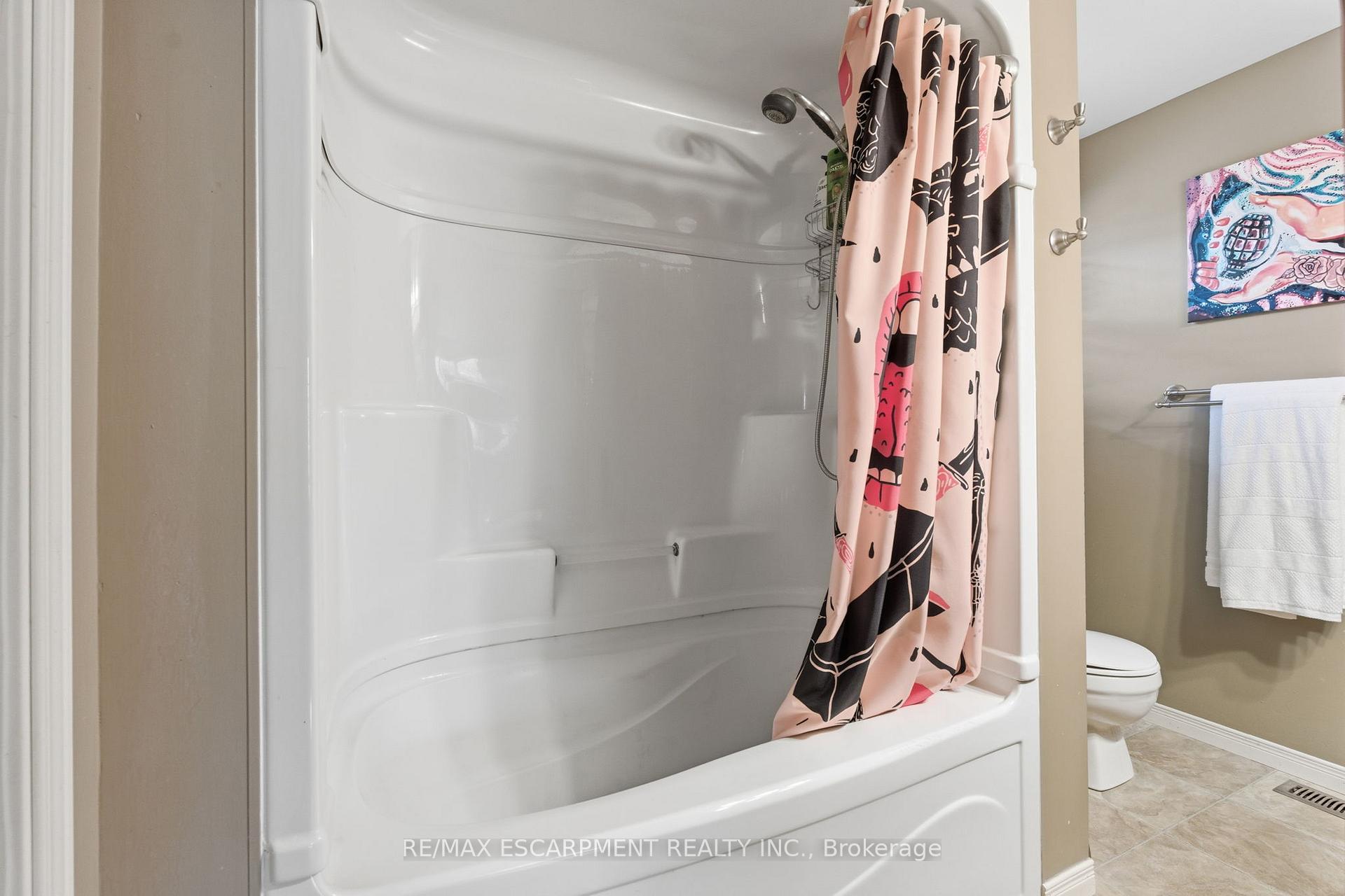 Photo 21 of 113 Brian Boulevard, Hamilton, Waterdown — HOMEH