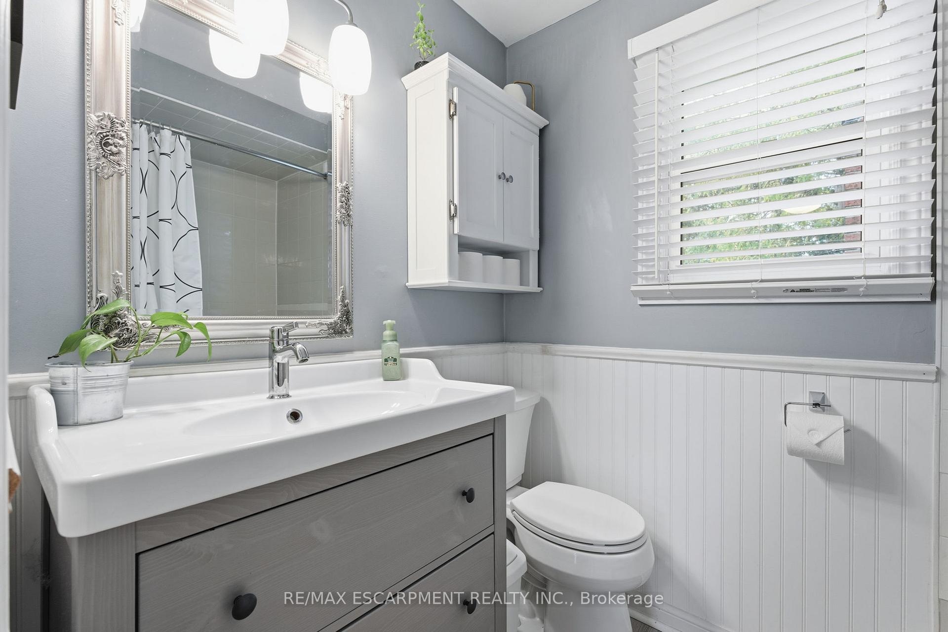 Photo 23 of 113 Brian Boulevard, Hamilton, Waterdown — HOMEH