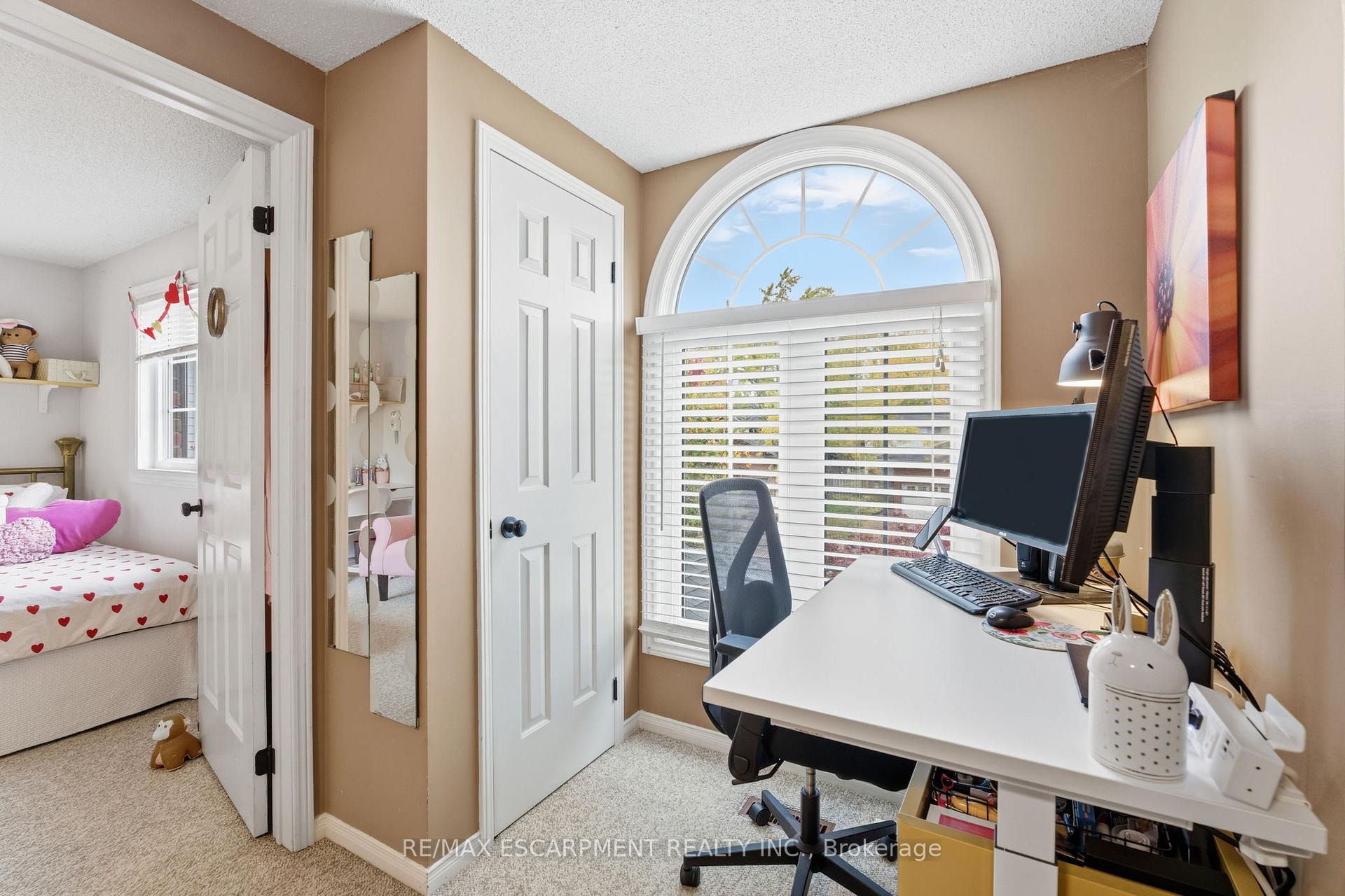 Photo 25 of 113 Brian Boulevard, Hamilton, Waterdown — HOMEH