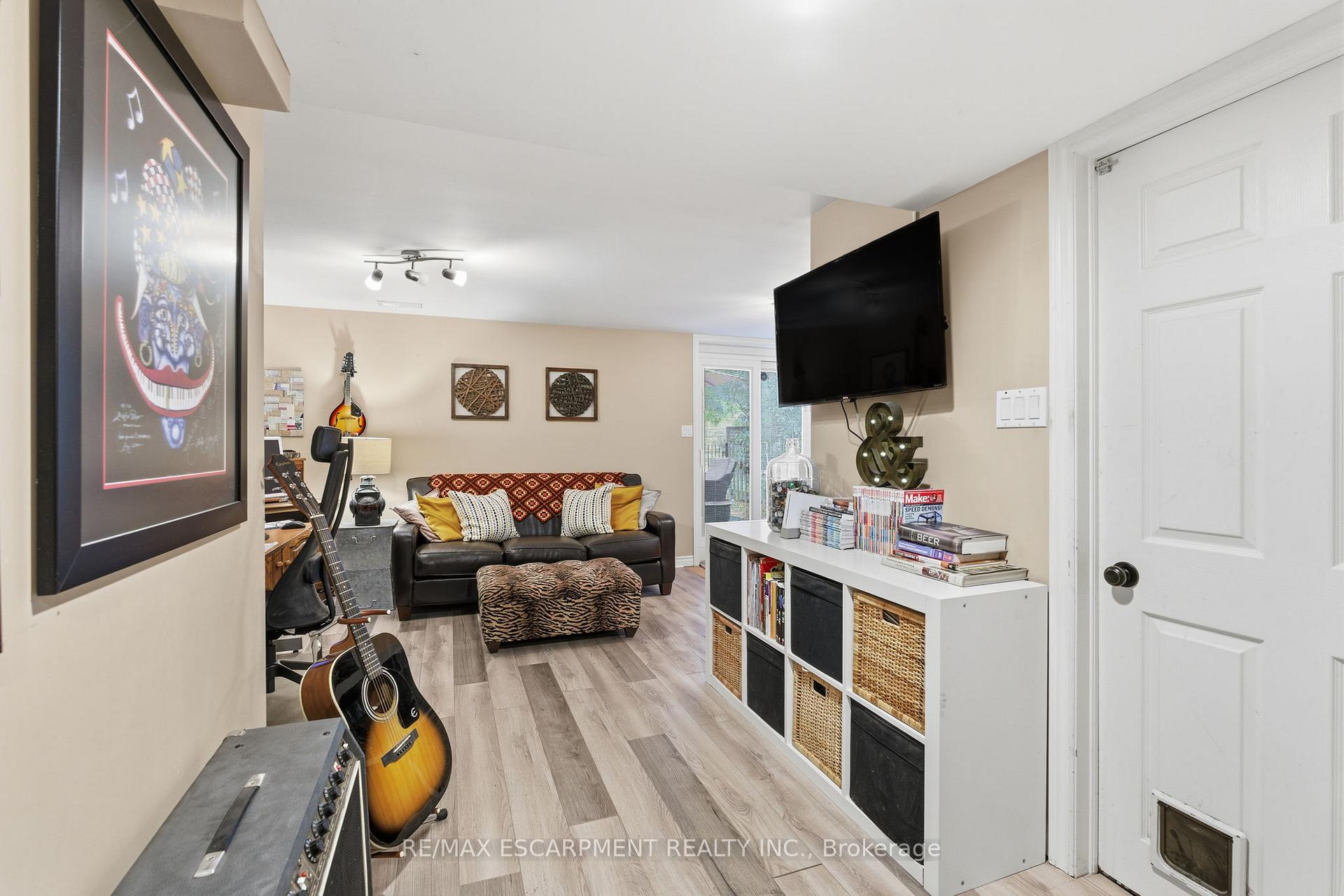 Photo 29 of 113 Brian Boulevard, Hamilton, Waterdown — HOMEH