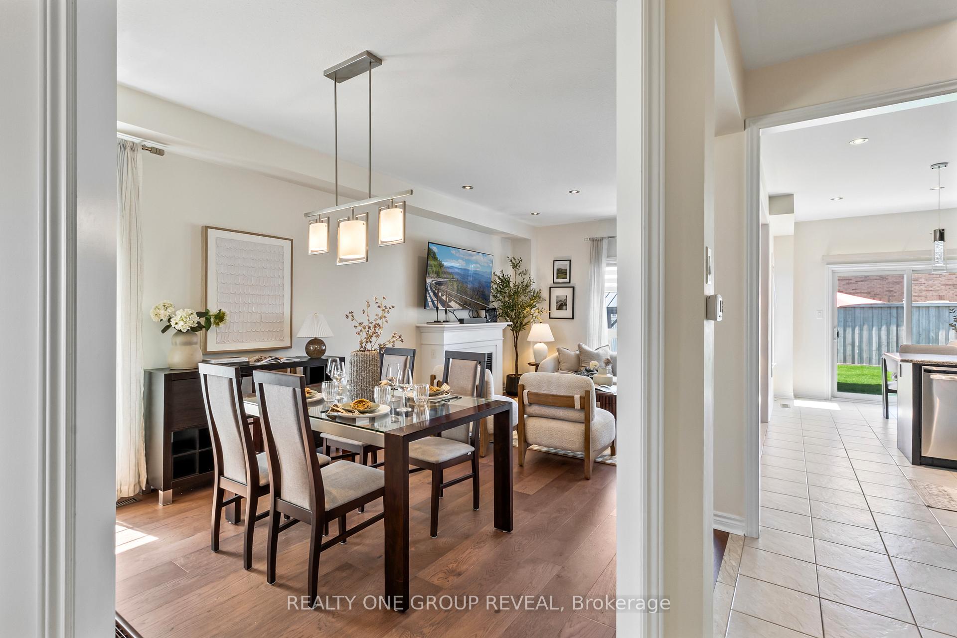 Photo 3 of 111 Glen Eagles Drive, Clarington, Courtice — HOMEH