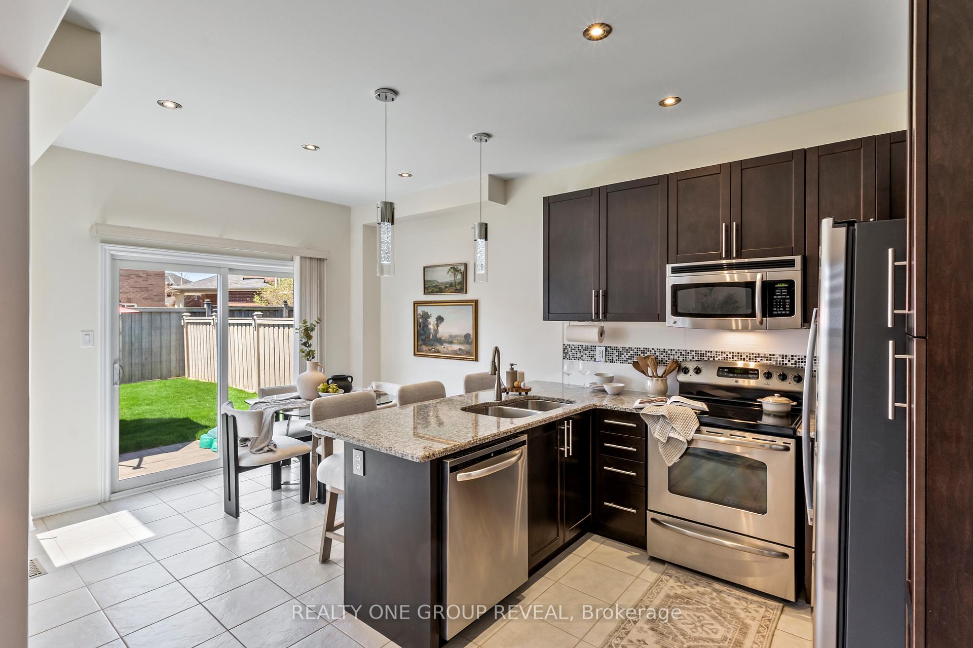 Photo 11 of 111 Glen Eagles Drive, Clarington, Courtice — HOMEH