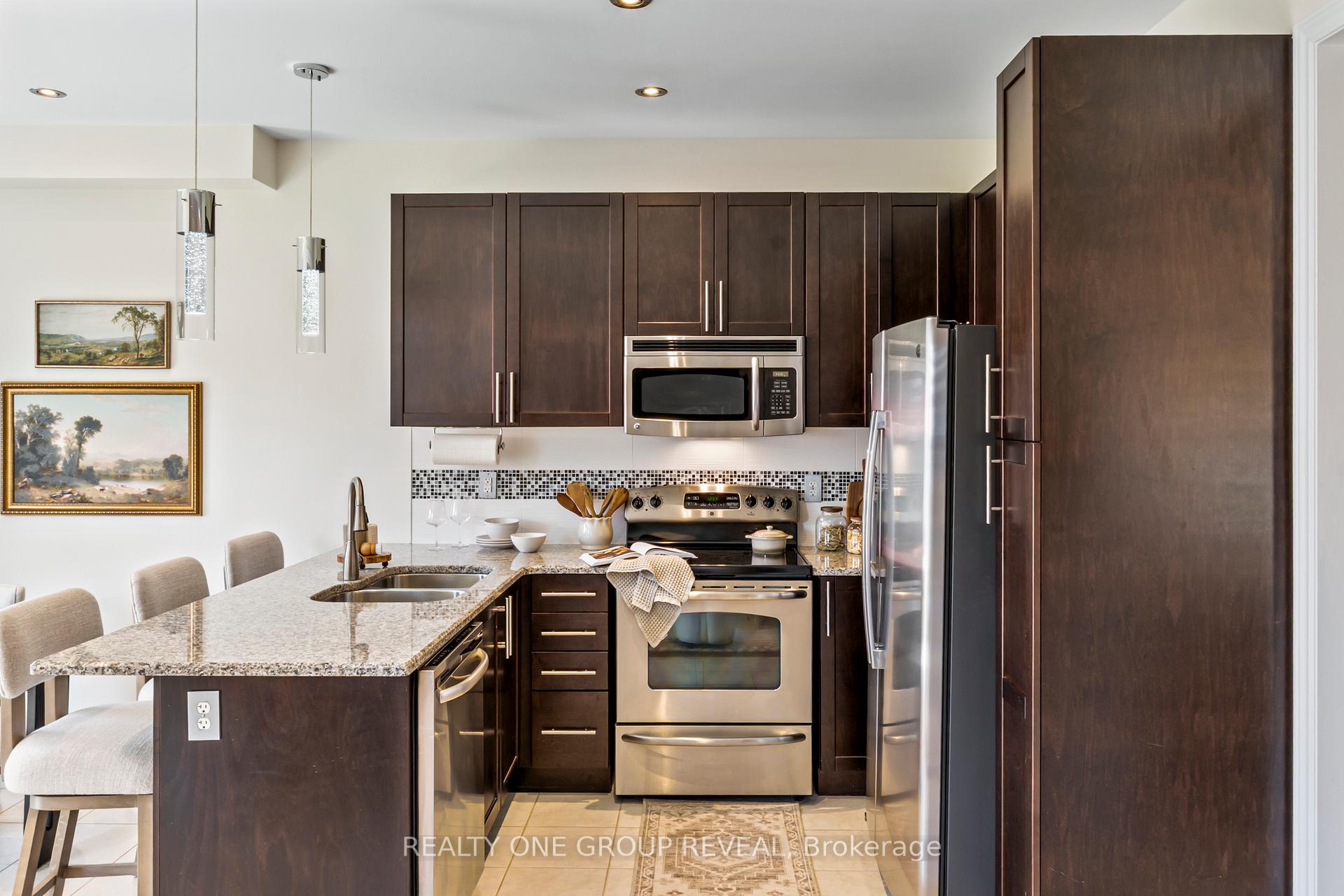 Photo 12 of 111 Glen Eagles Drive, Clarington, Courtice — HOMEH