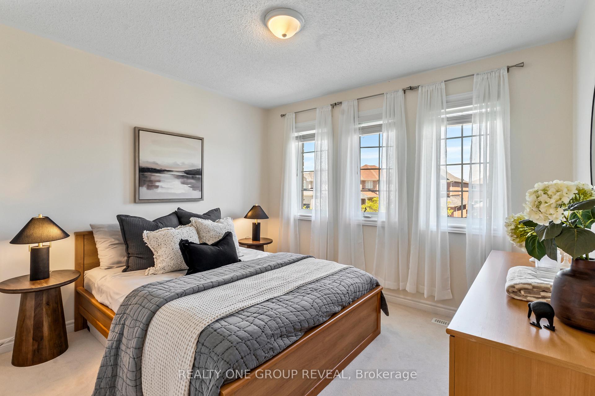 Photo 22 of 111 Glen Eagles Drive, Clarington, Courtice — HOMEH
