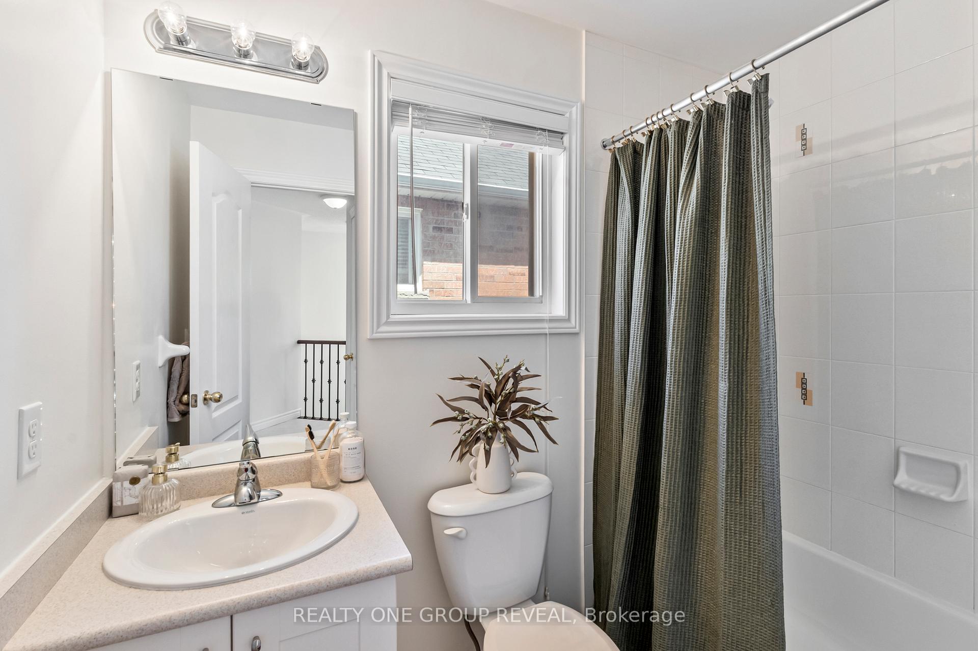 Photo 23 of 111 Glen Eagles Drive, Clarington, Courtice — HOMEH