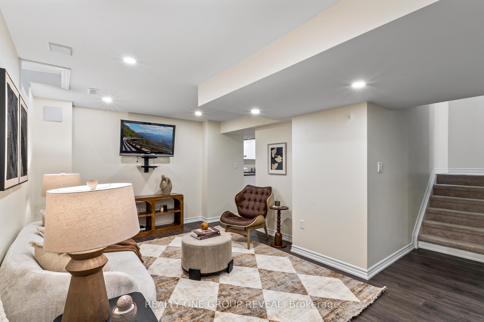 Photo 24 of 111 Glen Eagles Drive, Clarington, Courtice — HOMEH