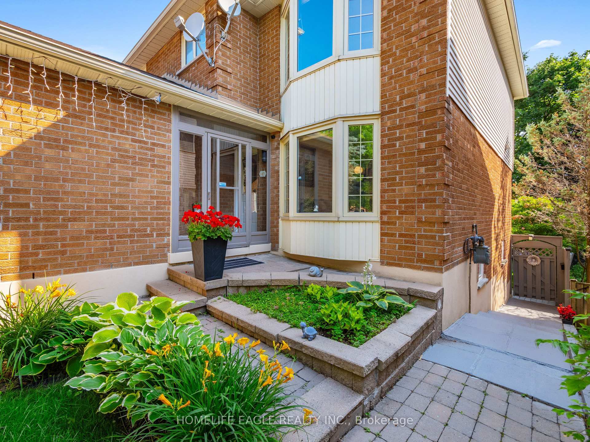 Photo 3 of 30 Moffat Crescent, Aurora, Aurora Heights — HOMEH