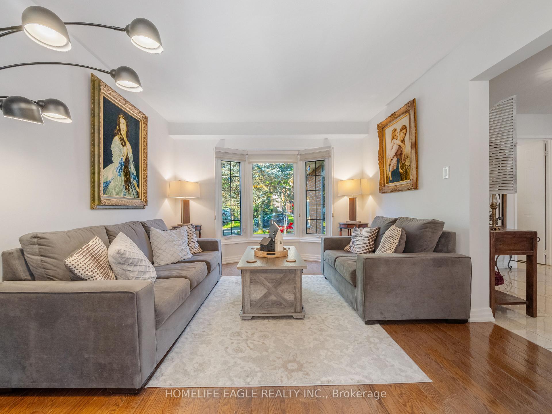 Photo 5 of 30 Moffat Crescent, Aurora, Aurora Heights — HOMEH