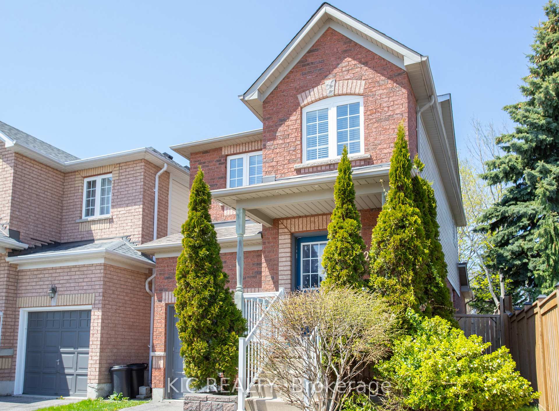 Photo 2 of 12 Bannister Street, Clarington, Bowmanville — HOMEH