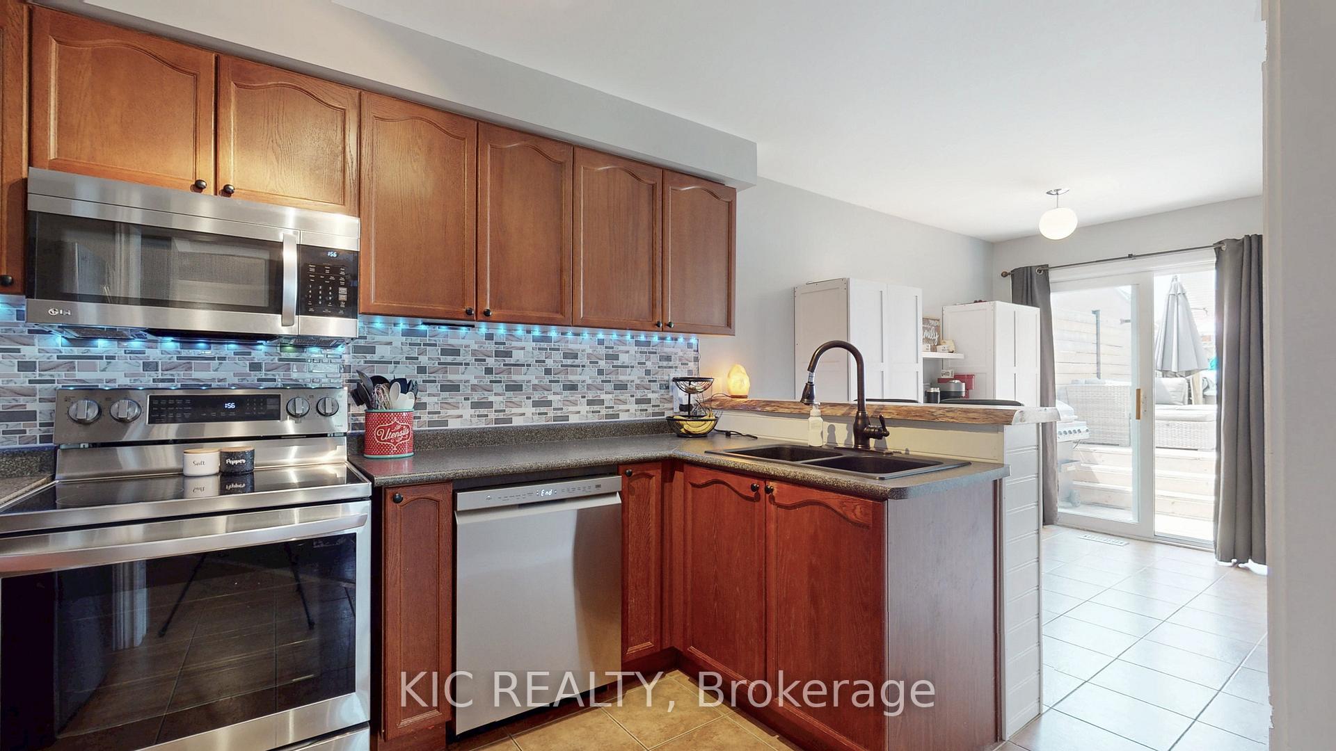 Photo 10 of 12 Bannister Street, Clarington, Bowmanville — HOMEH