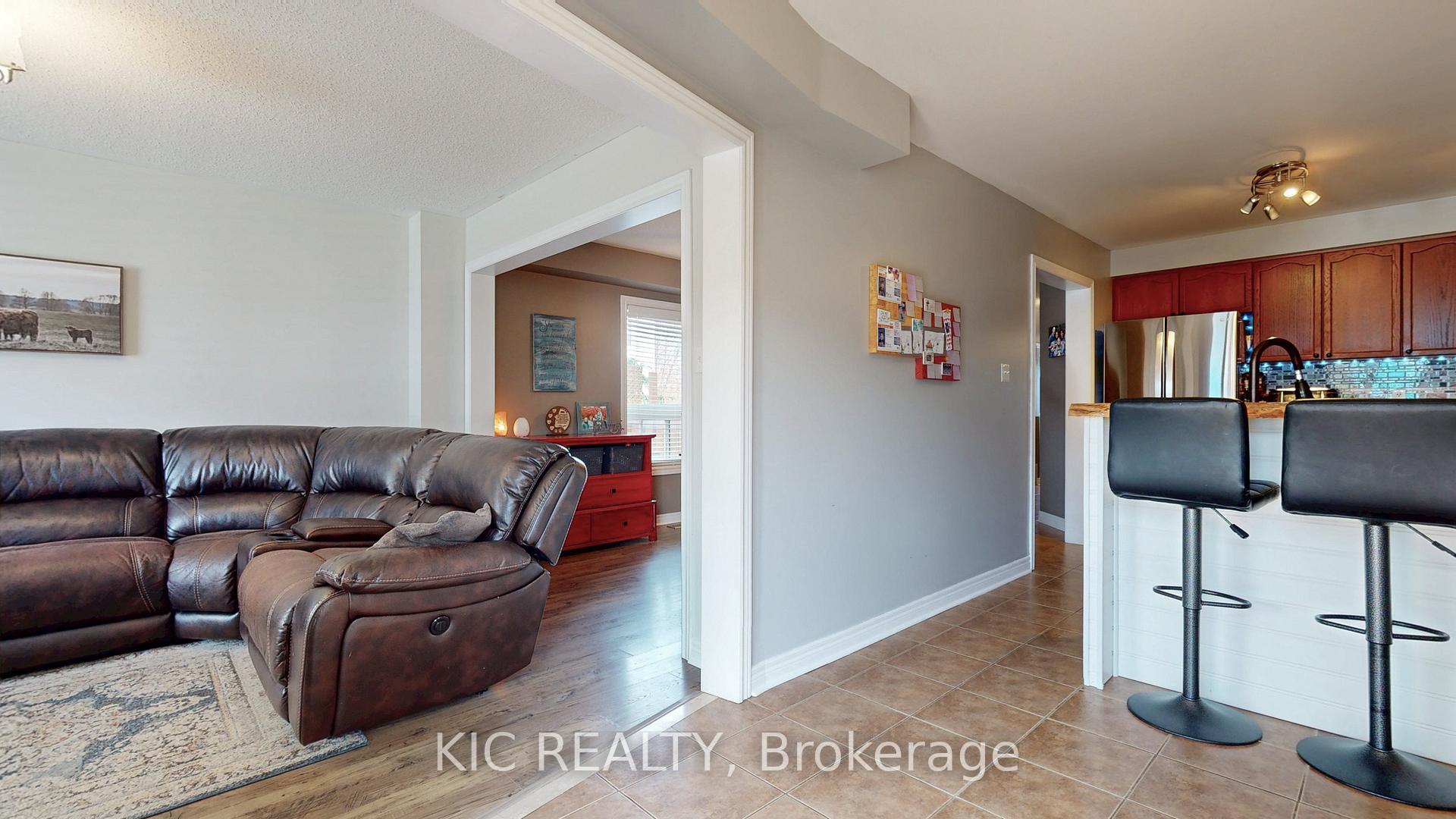 Photo 13 of 12 Bannister Street, Clarington, Bowmanville — HOMEH