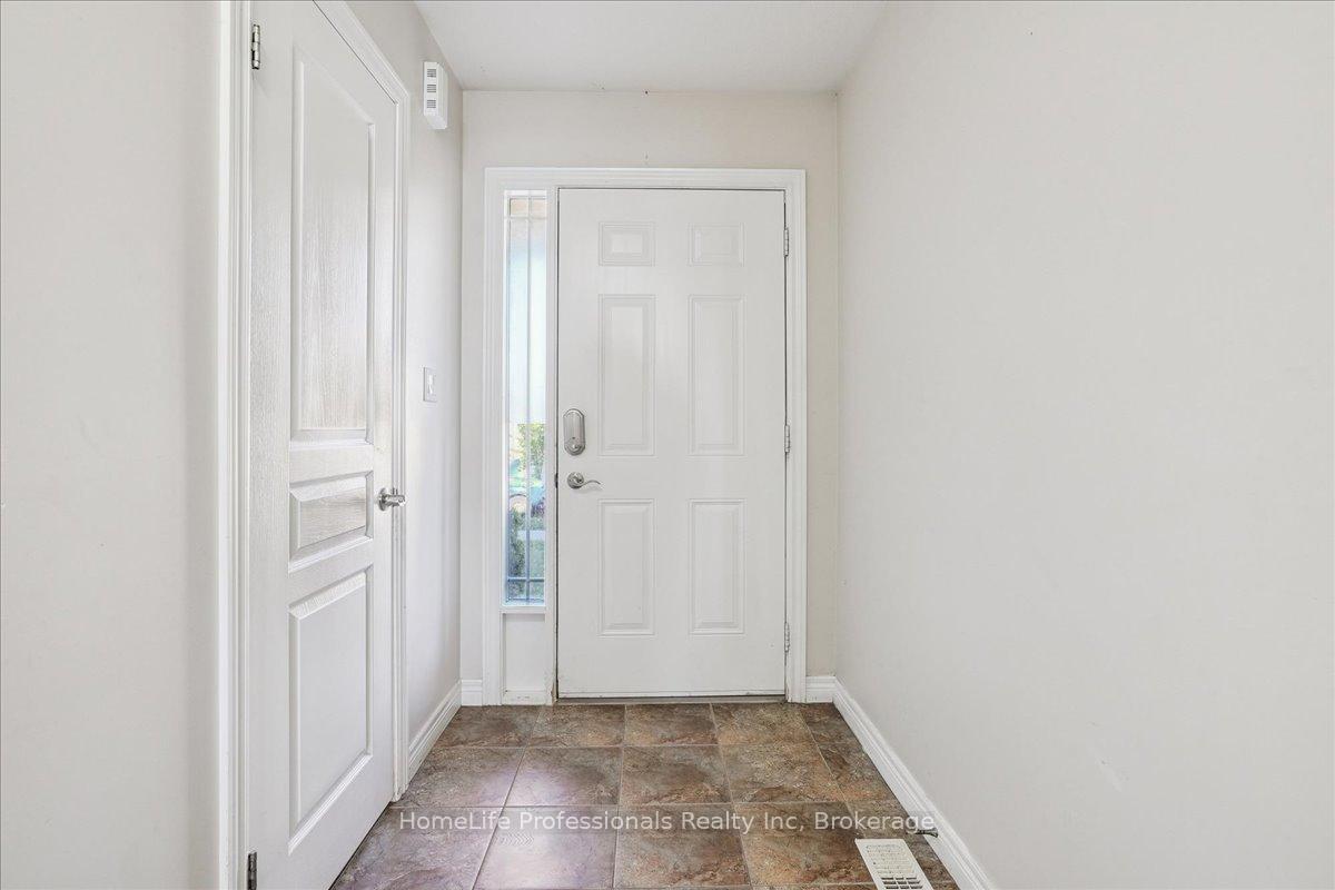 Photo 4 of 85 Charleswood Crescent, Hamilton, Rural Glanbrook — HOMEH