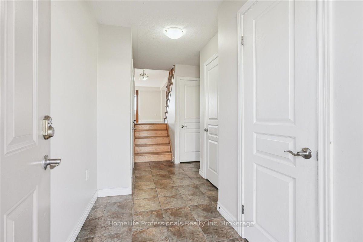 Photo 5 of 85 Charleswood Crescent, Hamilton, Rural Glanbrook — HOMEH