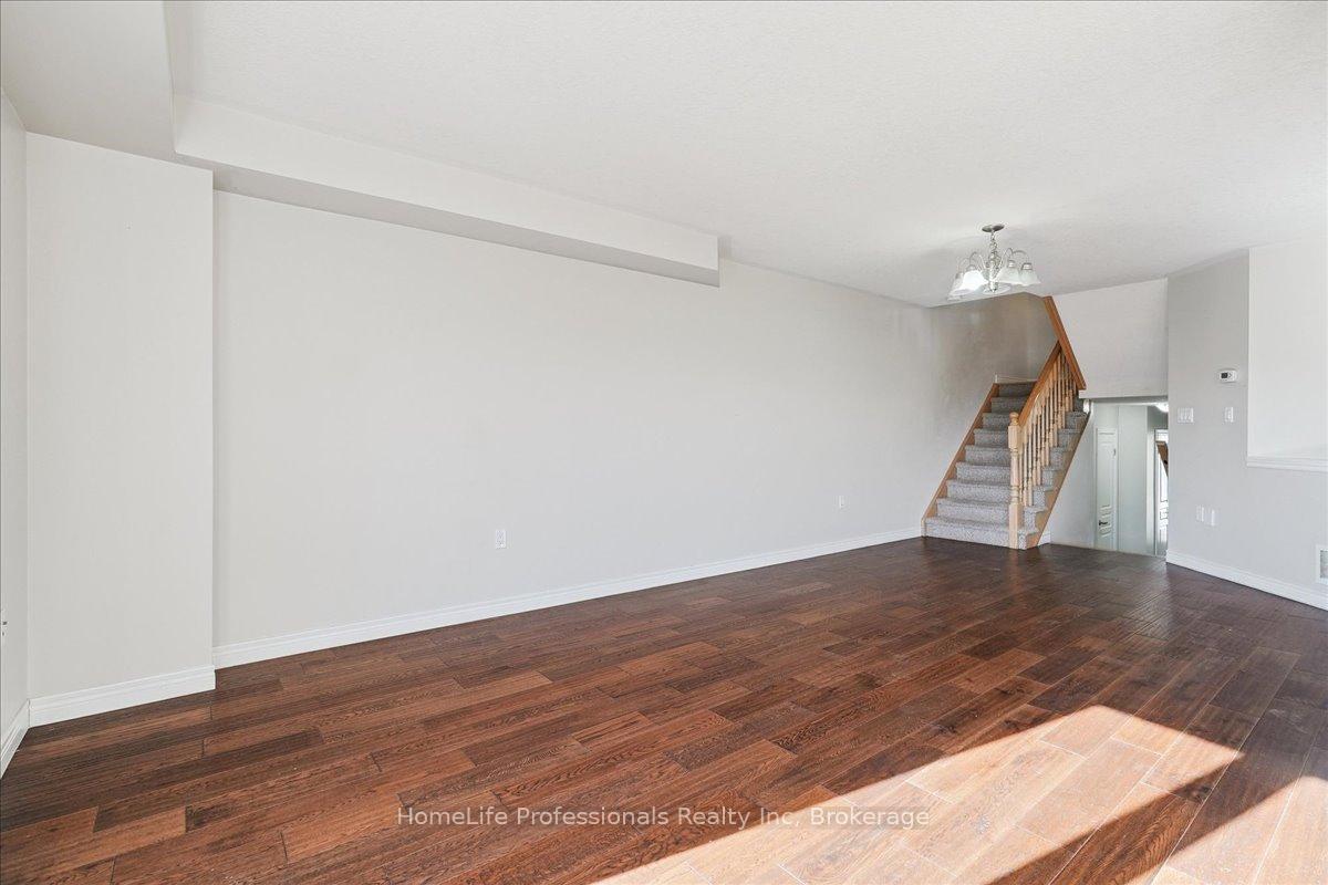 Photo 9 of 85 Charleswood Crescent, Hamilton, Rural Glanbrook — HOMEH