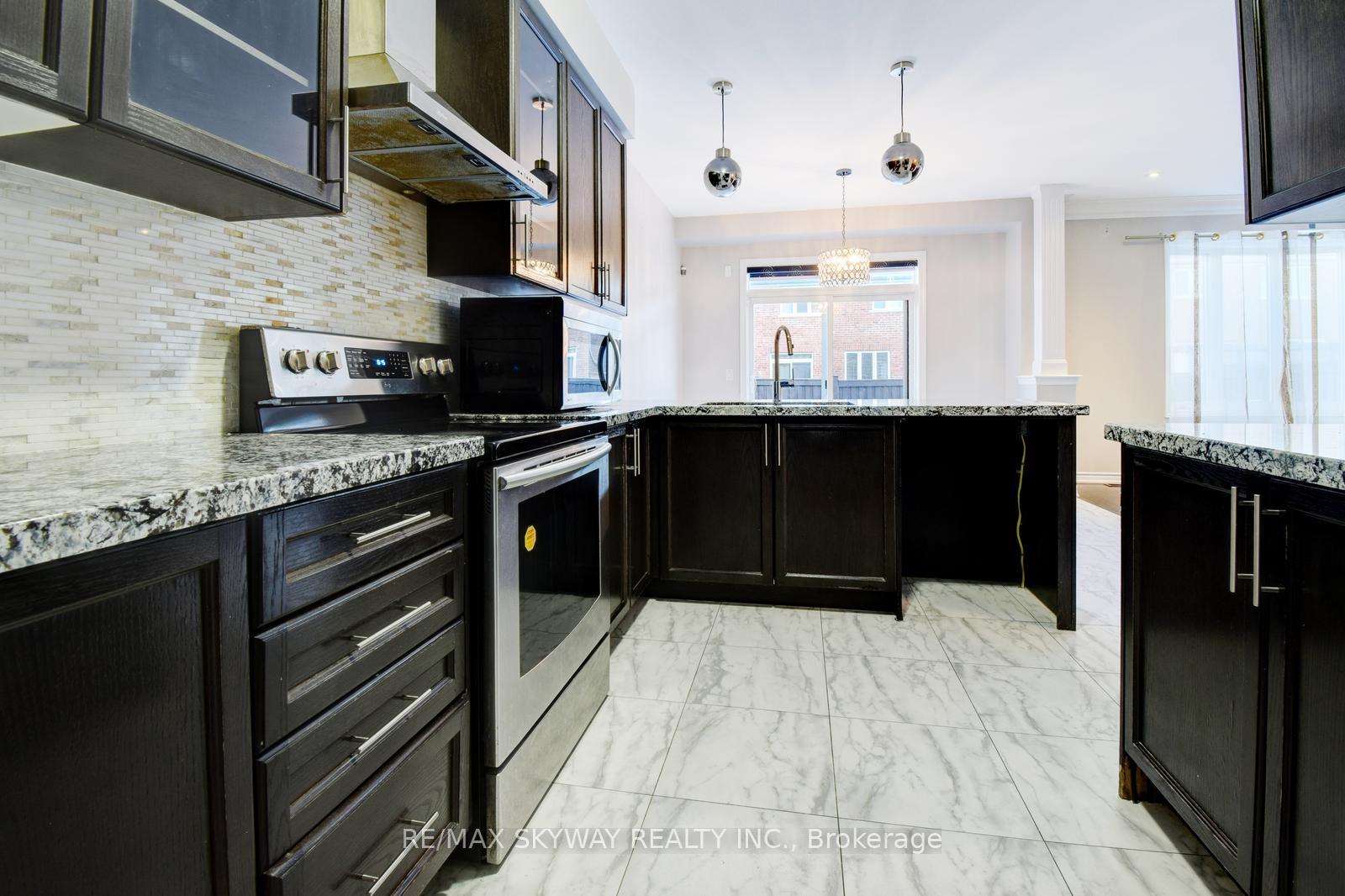 Photo 11 of 25 Helderman Street S, Caledon, Rural Caledon — HOMEH