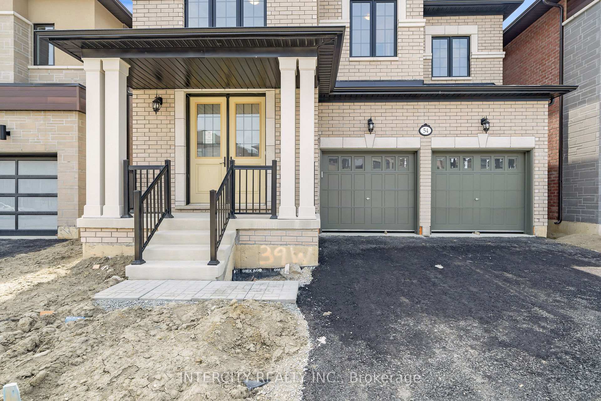 Photo 5 of 54 Claremont Drive, Brampton, Sandringham-Wellington North — HOMEH