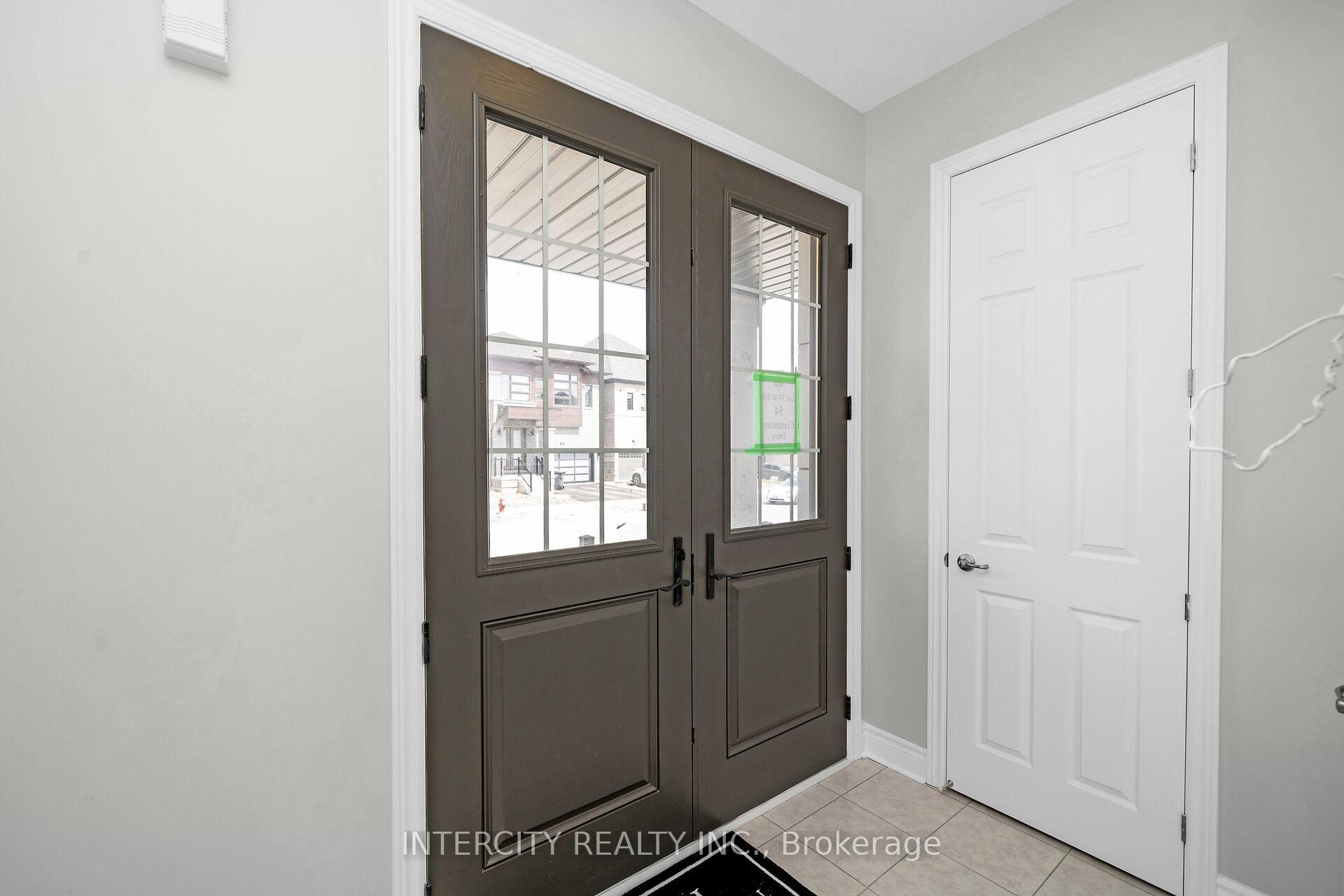 Photo 2 of 54 Claremont Drive, Brampton, Sandringham-Wellington North — HOMEH