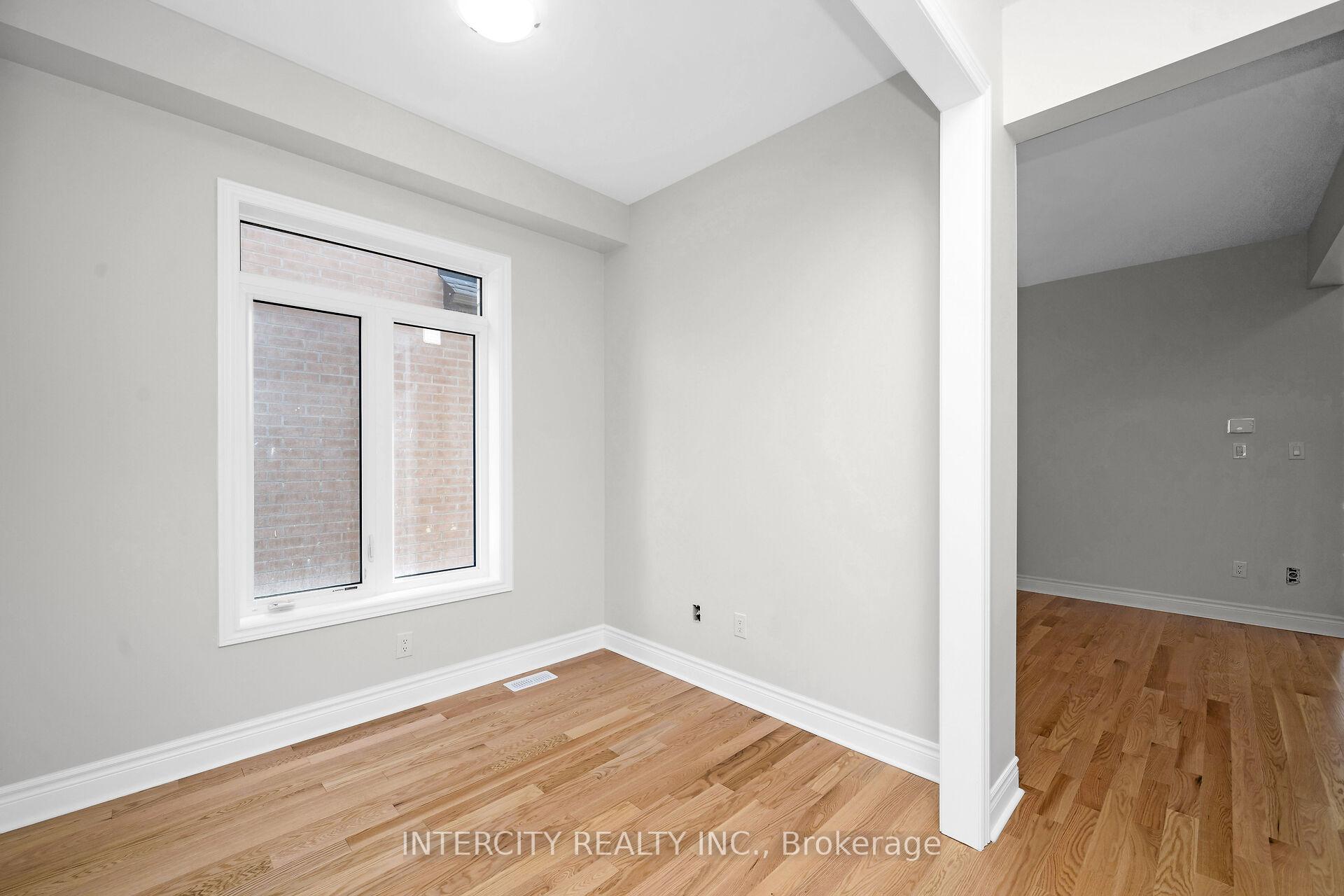 Photo 3 of 54 Claremont Drive, Brampton, Sandringham-Wellington North — HOMEH