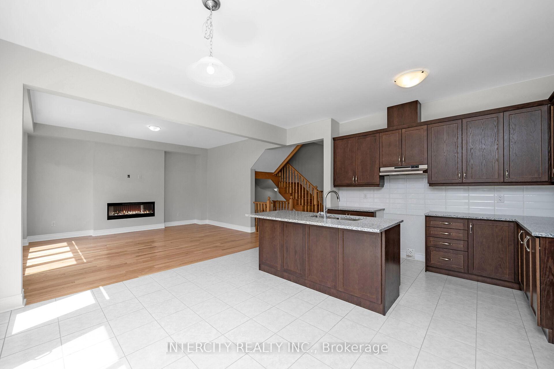 Photo 7 of 54 Claremont Drive, Brampton, Sandringham-Wellington North — HOMEH
