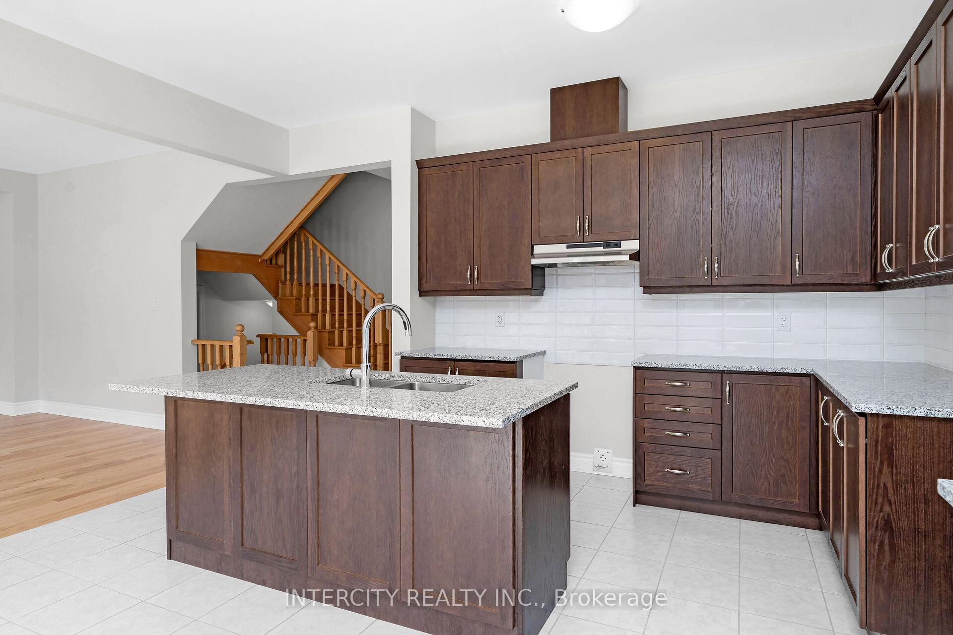 Photo 20 of 54 Claremont Drive, Brampton, Sandringham-Wellington North — HOMEH