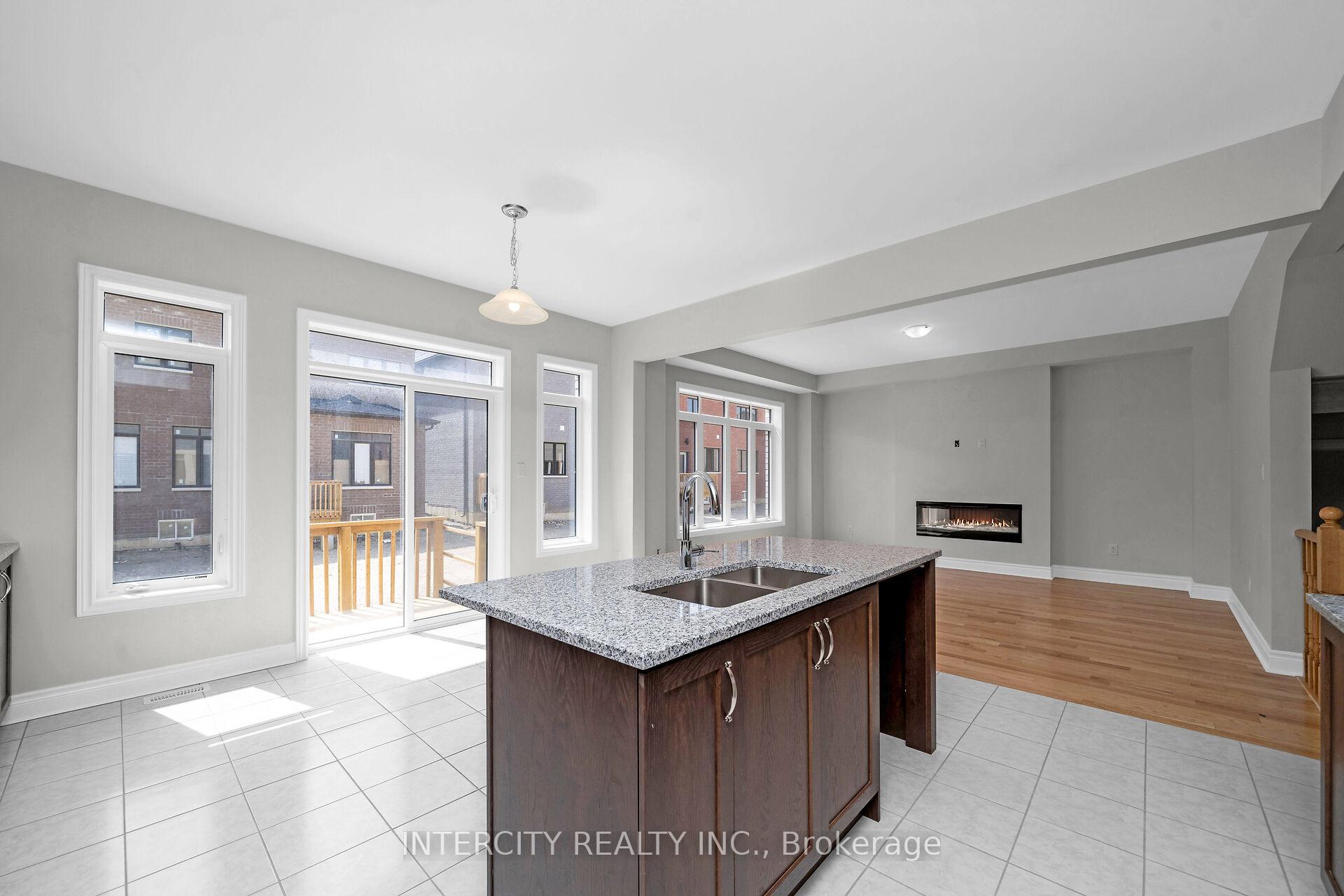 Photo 11 of 54 Claremont Drive, Brampton, Sandringham-Wellington North — HOMEH