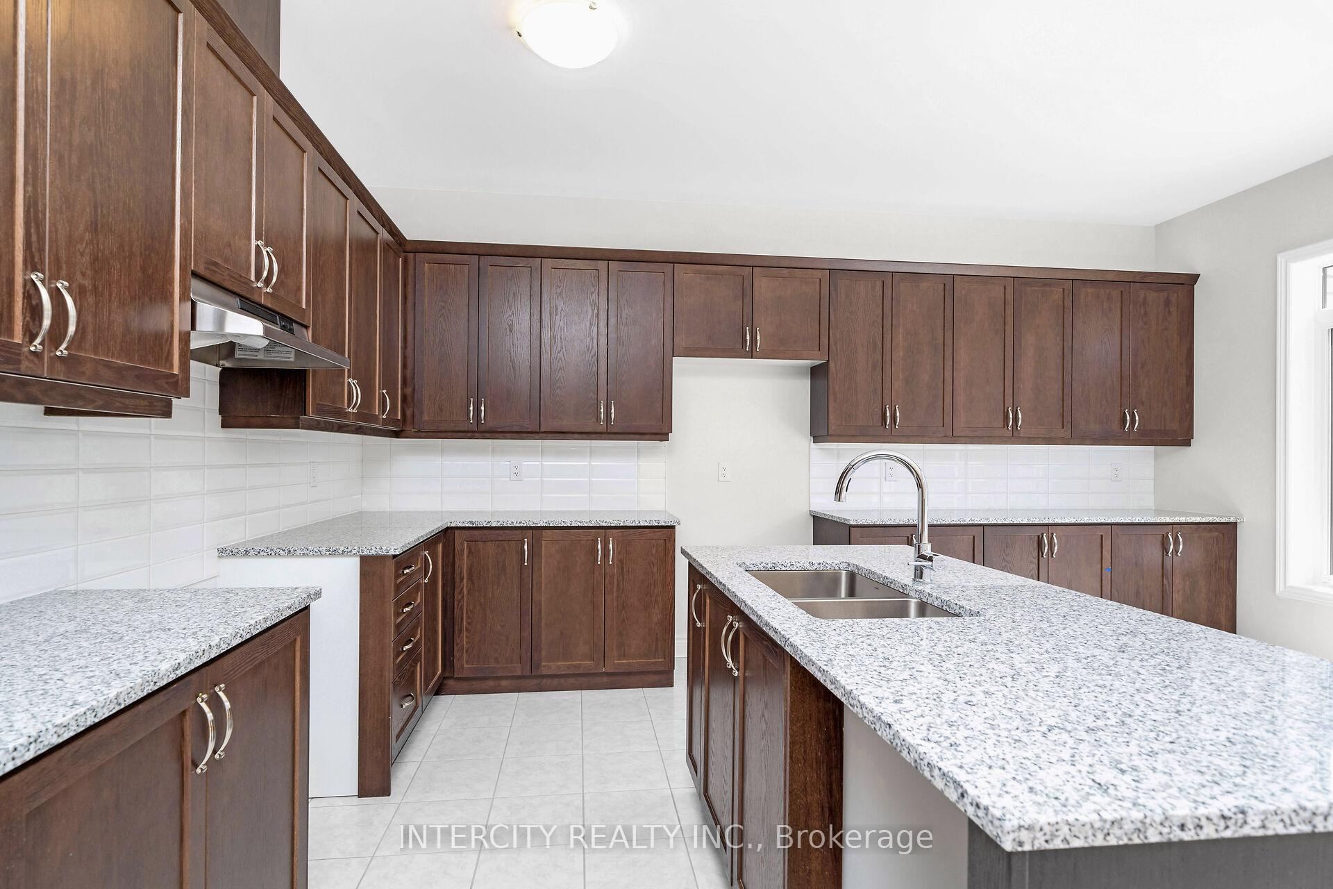 Photo 29 of 54 Claremont Drive, Brampton, Sandringham-Wellington North — HOMEH