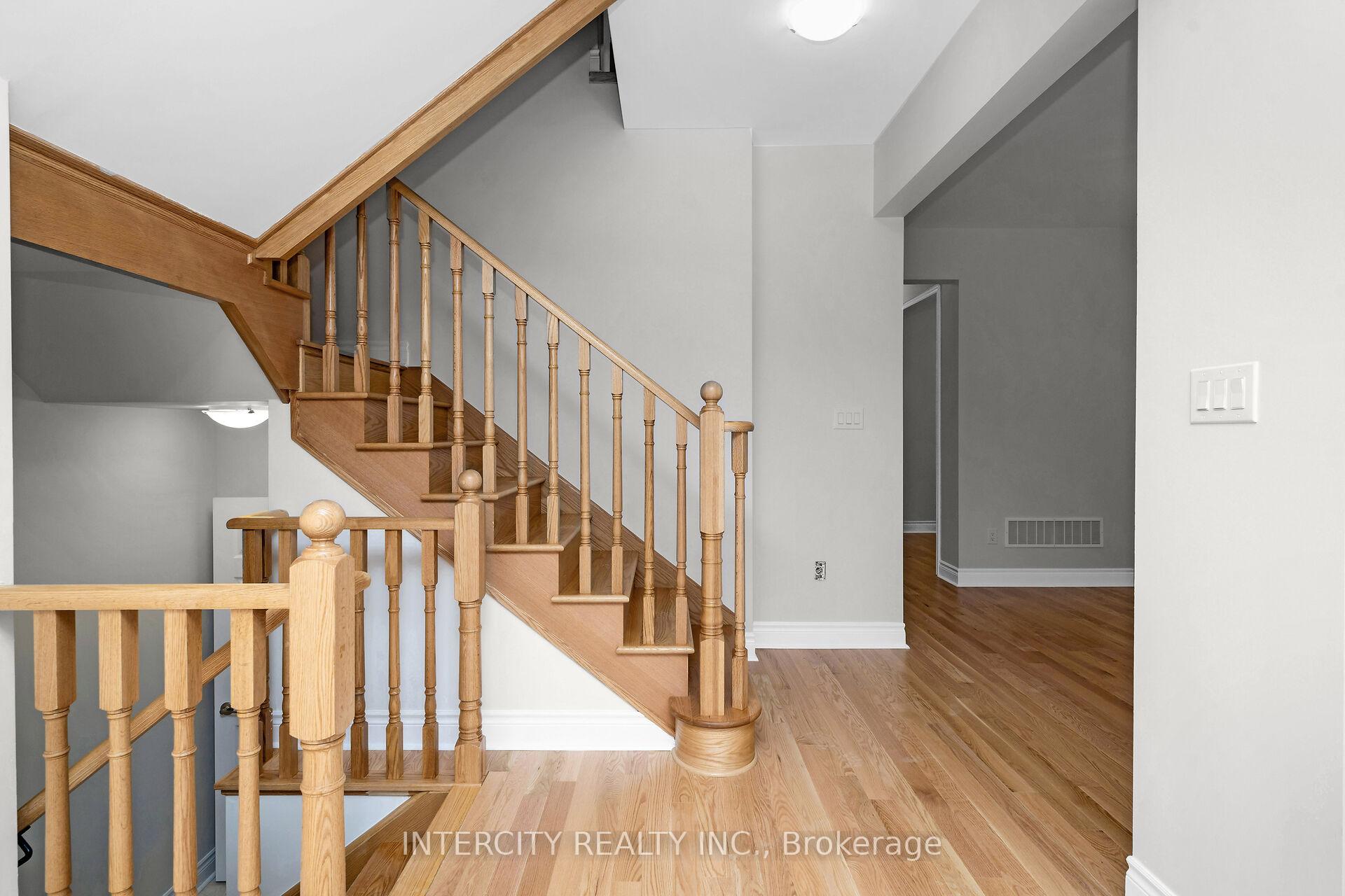 Photo 14 of 54 Claremont Drive, Brampton, Sandringham-Wellington North — HOMEH